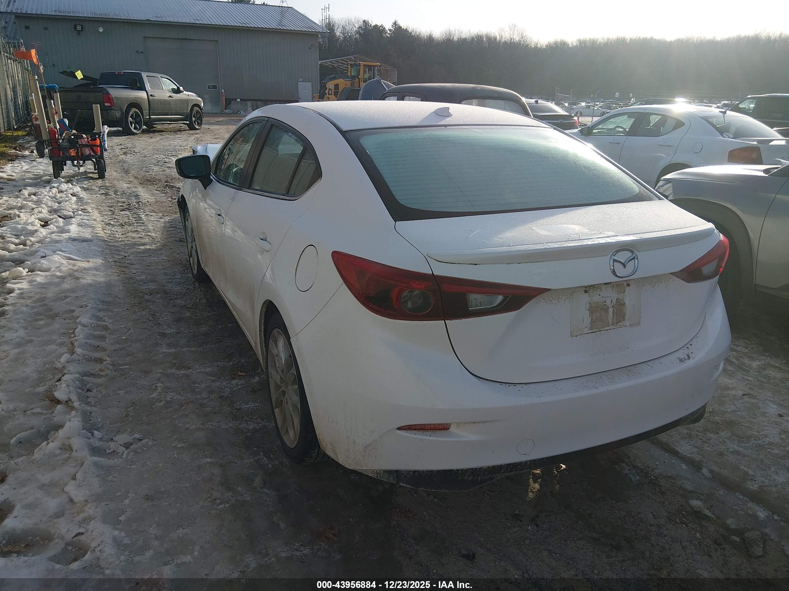 MAZDA MAZDA3 image 3
