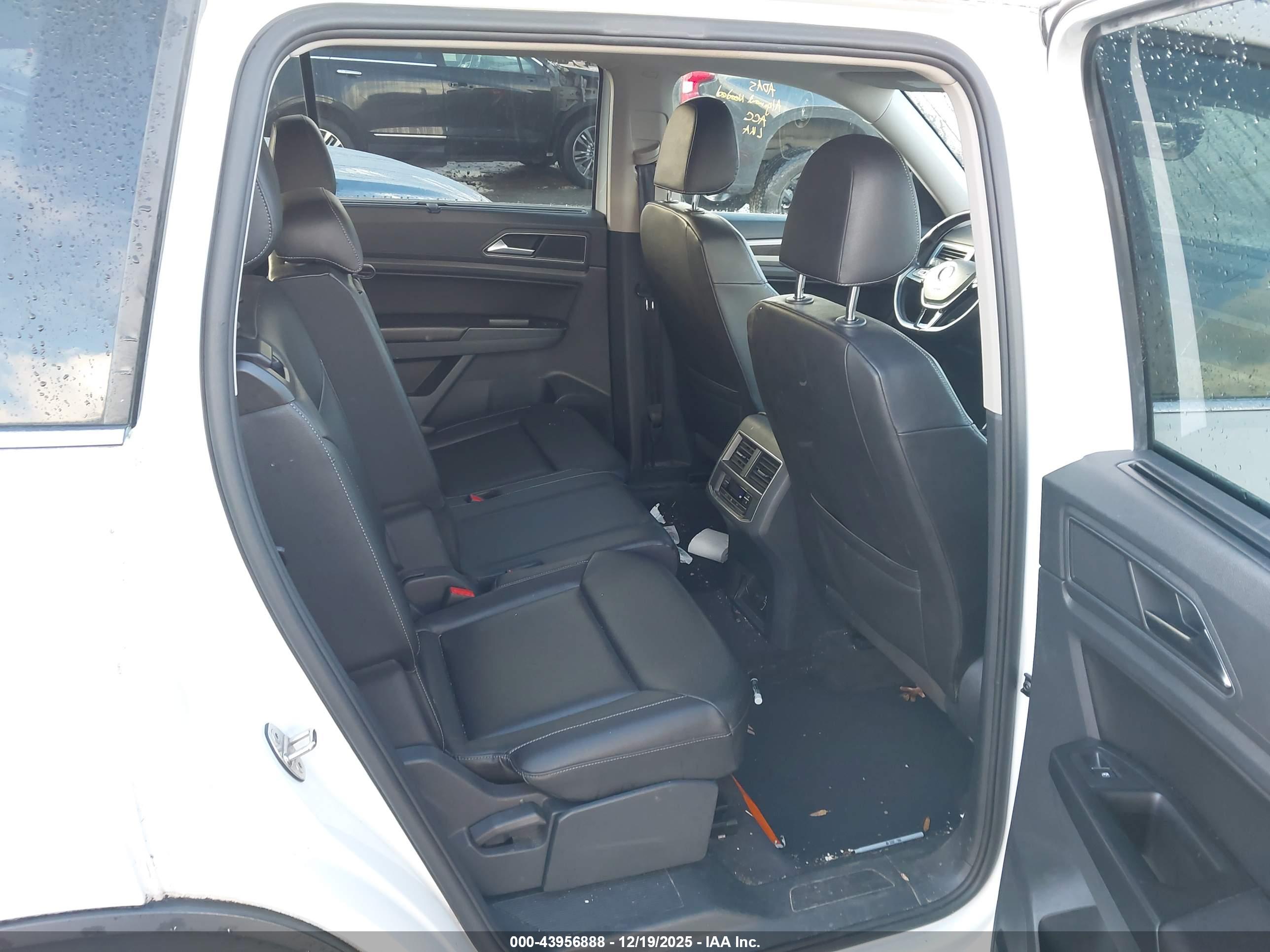 VOLKSWAGEN ATLAS image 8