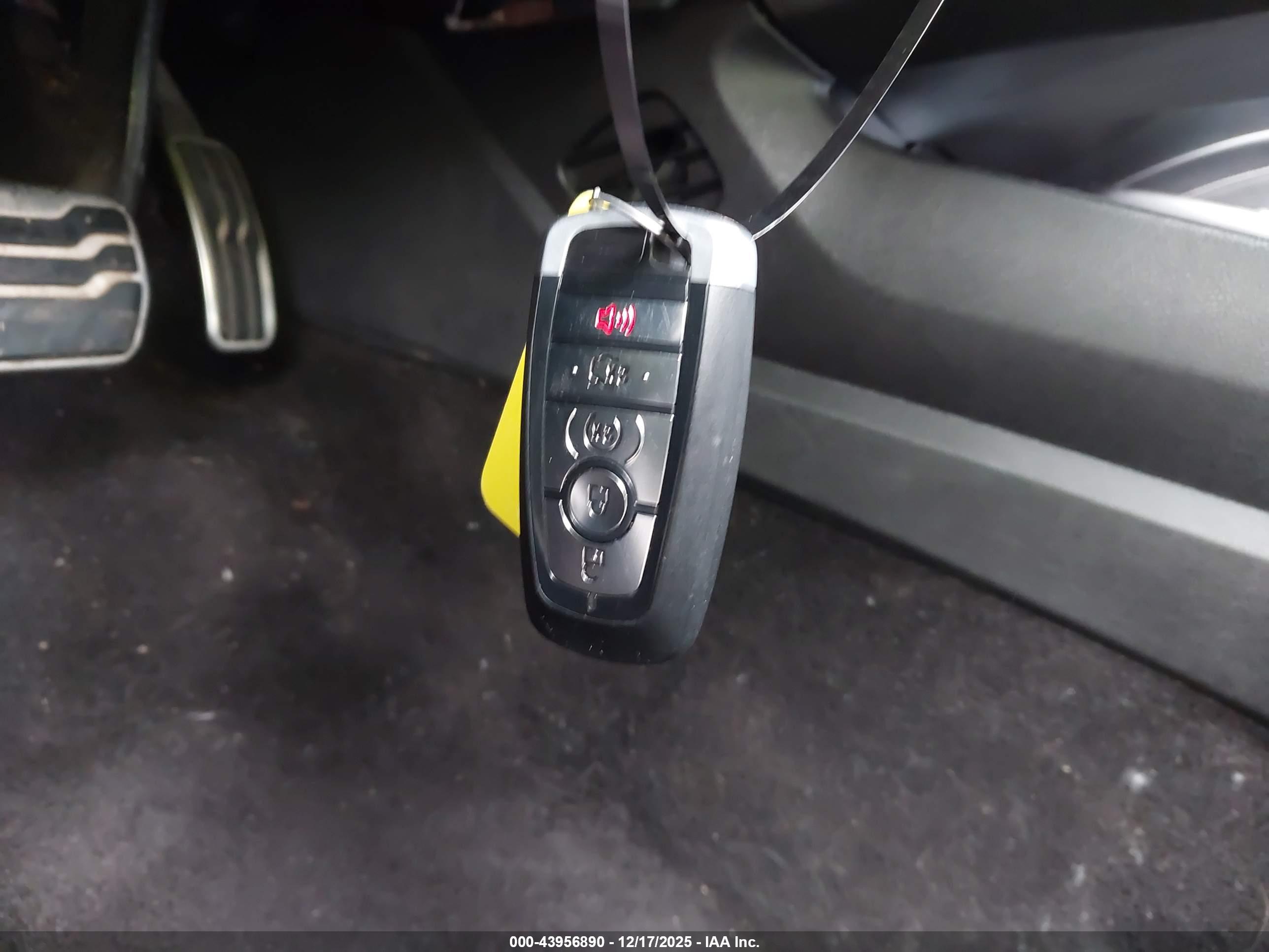 FORD FUSION image 11