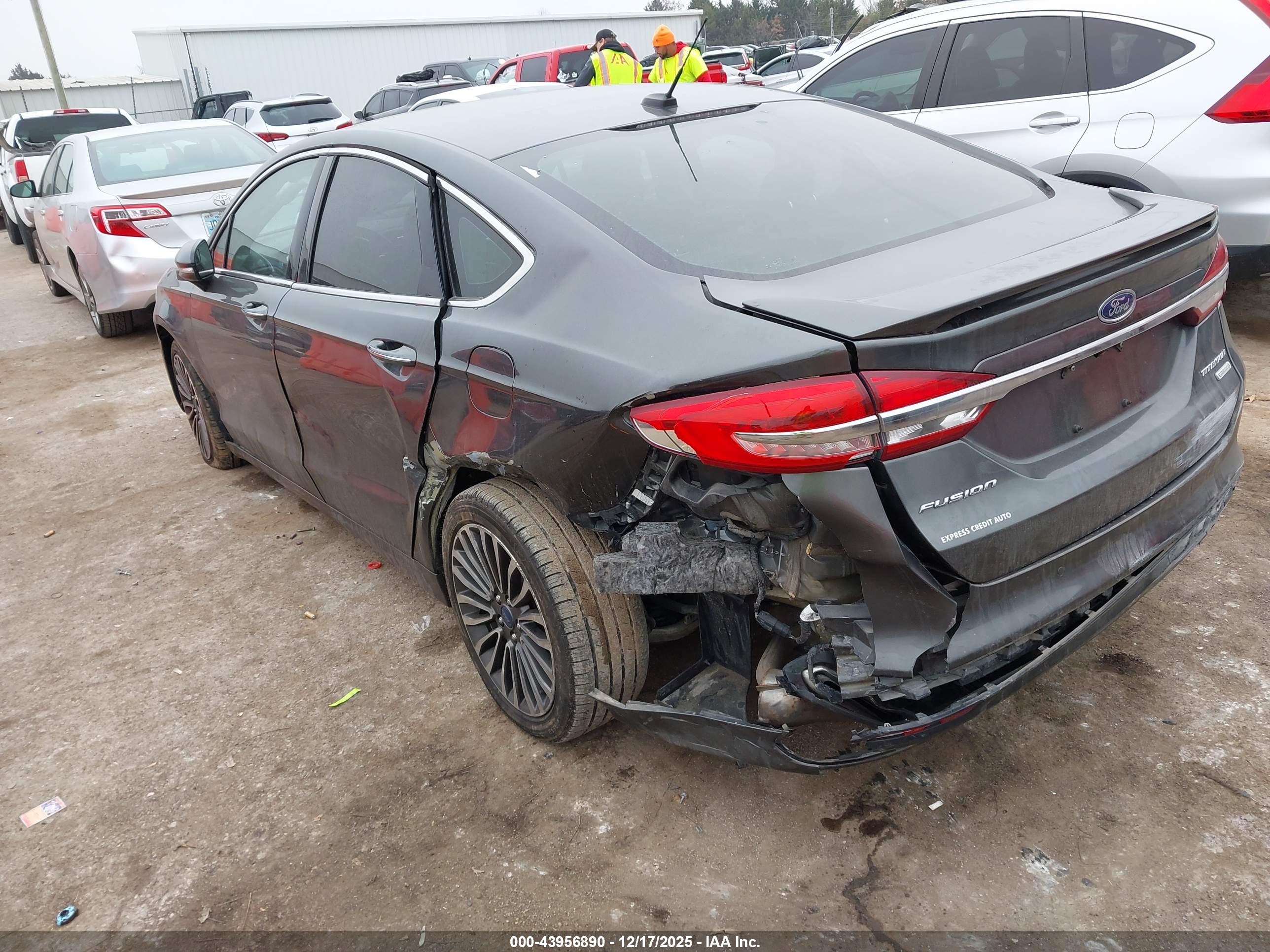 FORD FUSION image 3