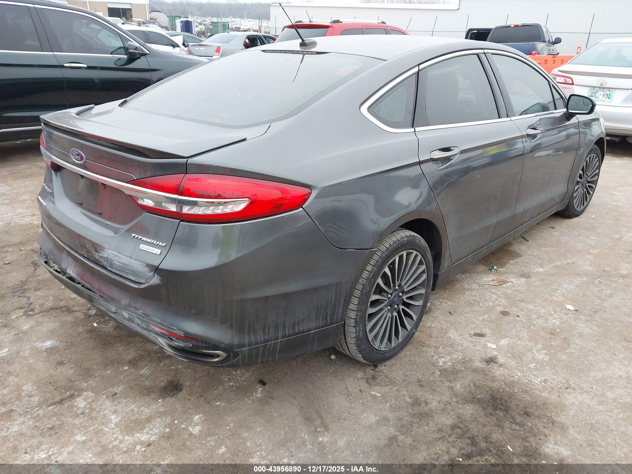 FORD FUSION image 4