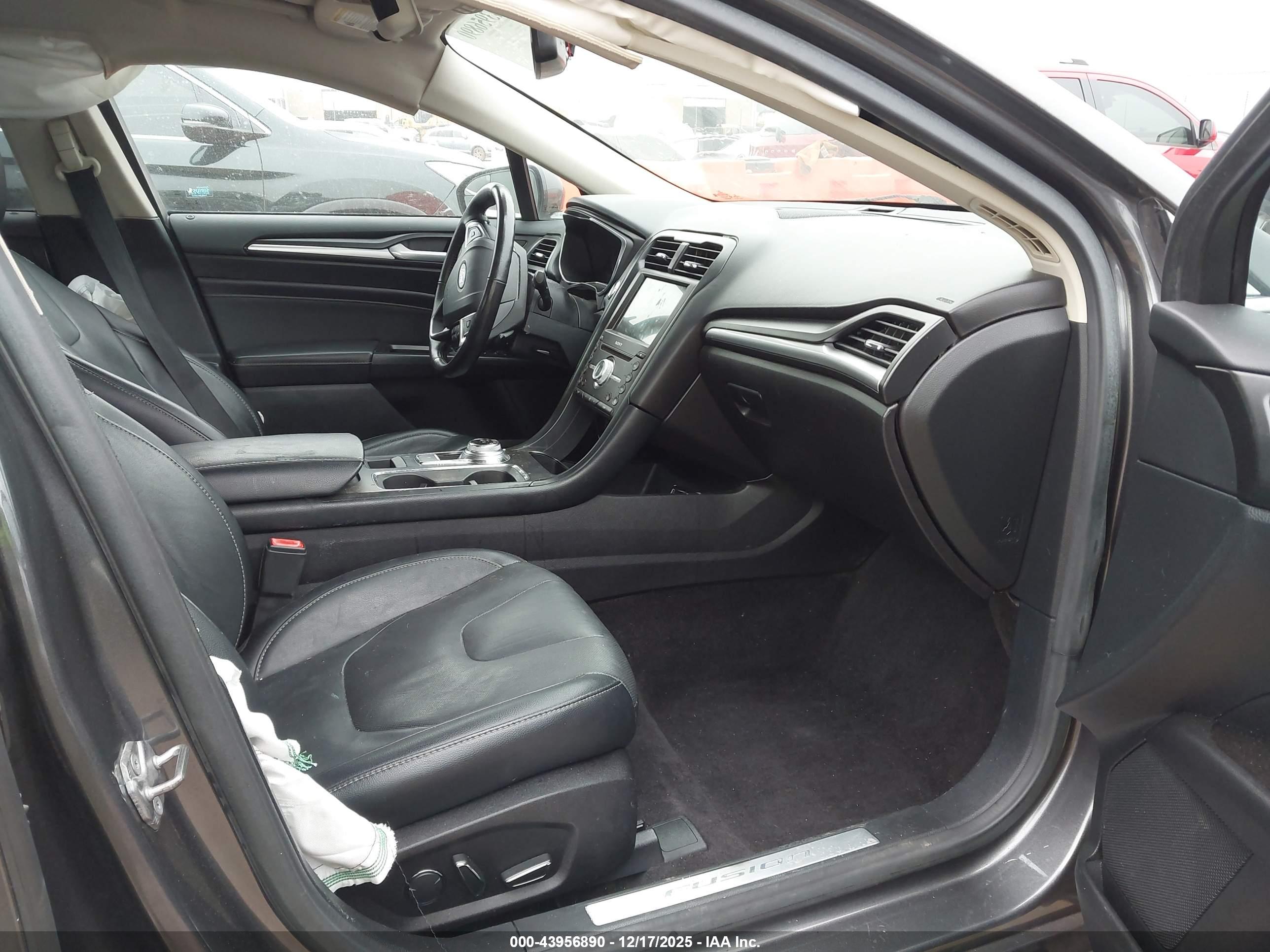 FORD FUSION image 5