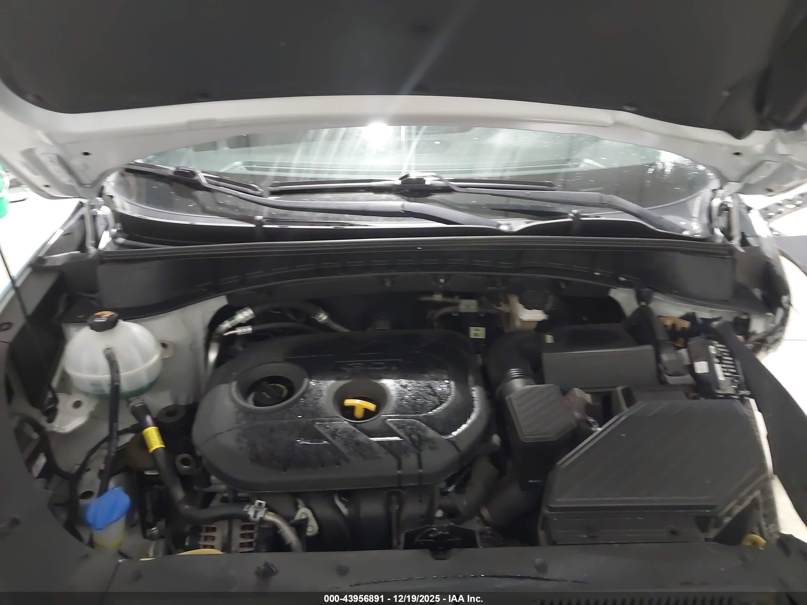 HYUNDAI TUCSON image 10