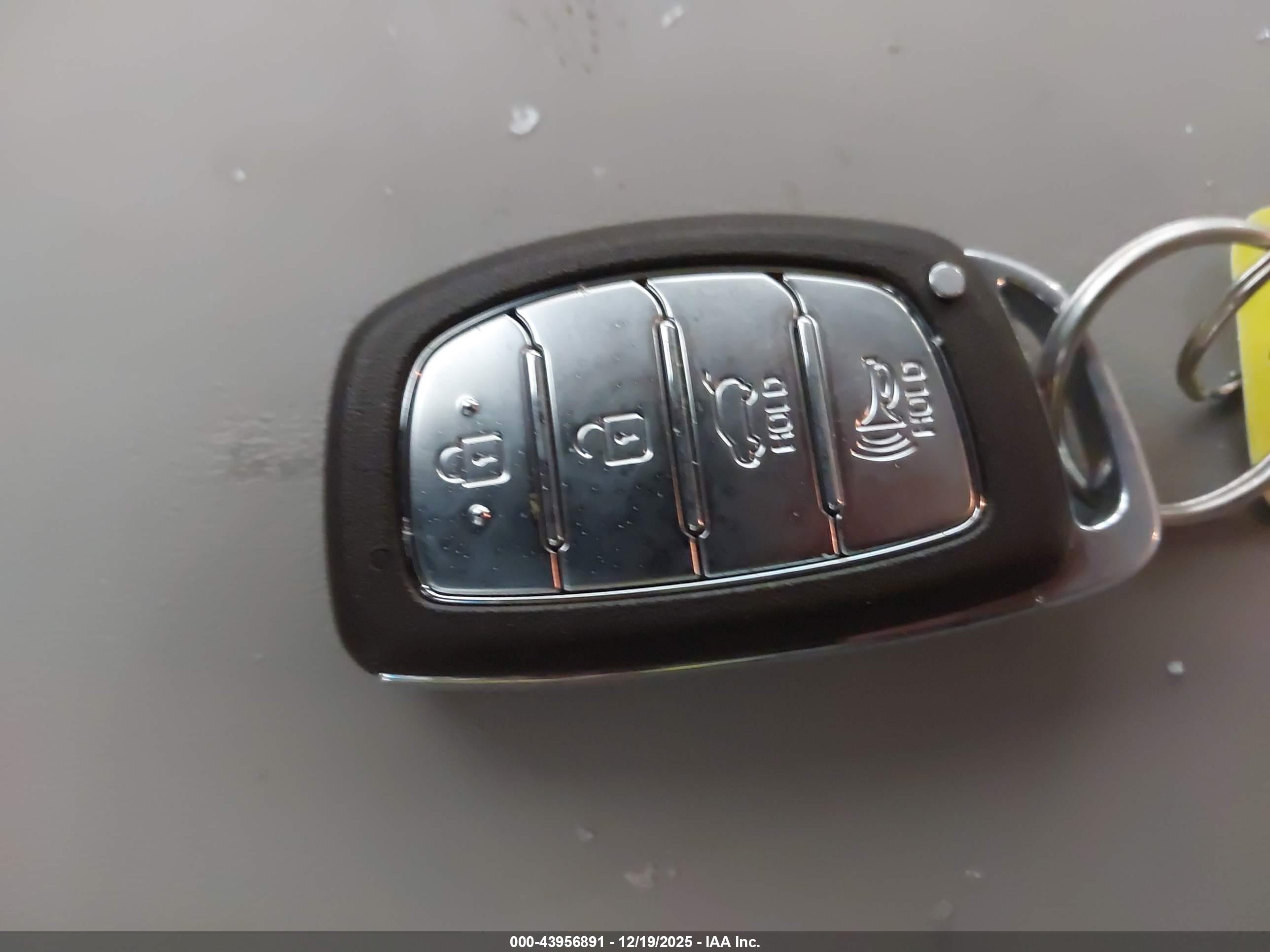 HYUNDAI TUCSON image 11
