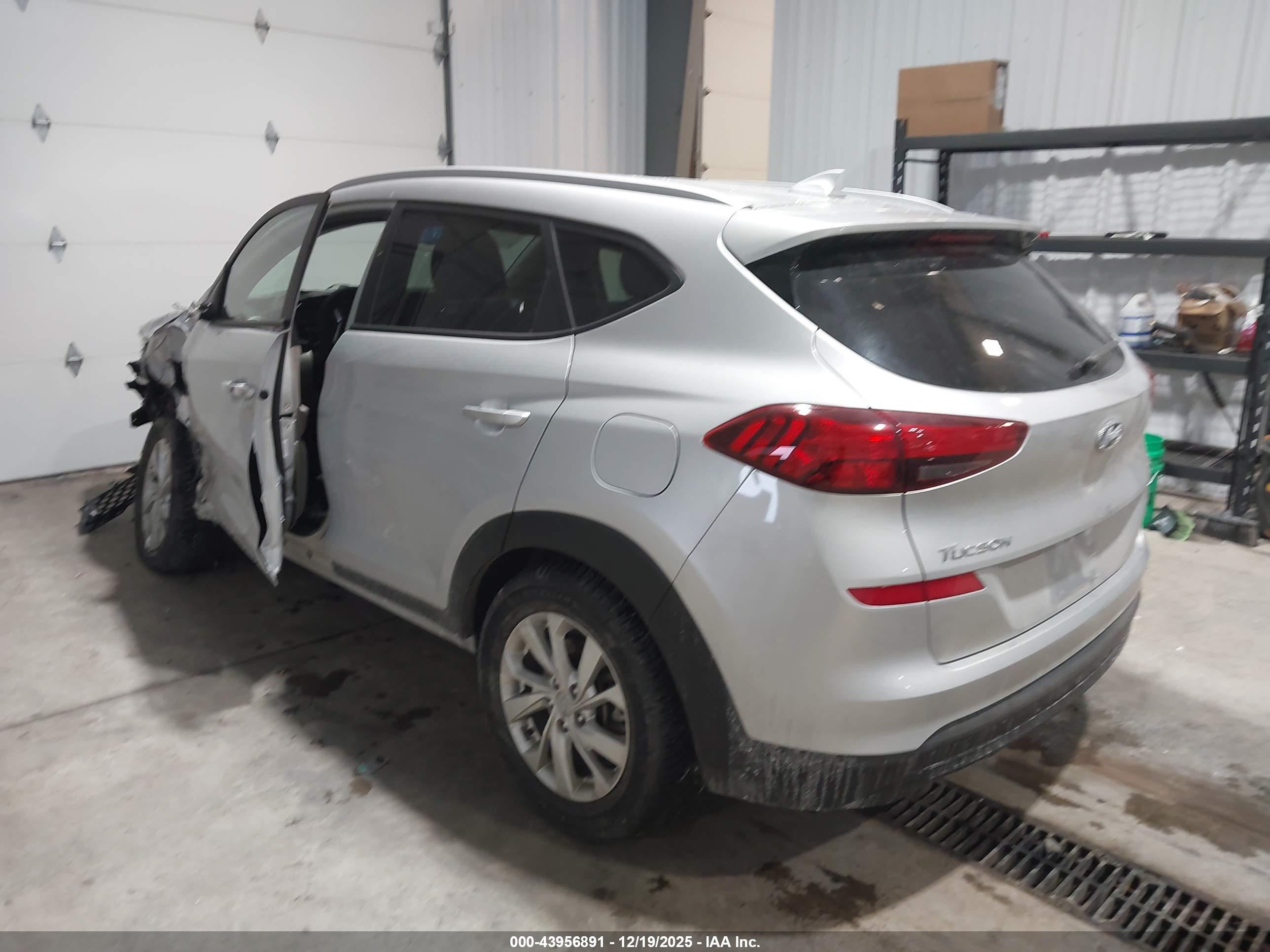 HYUNDAI TUCSON image 3