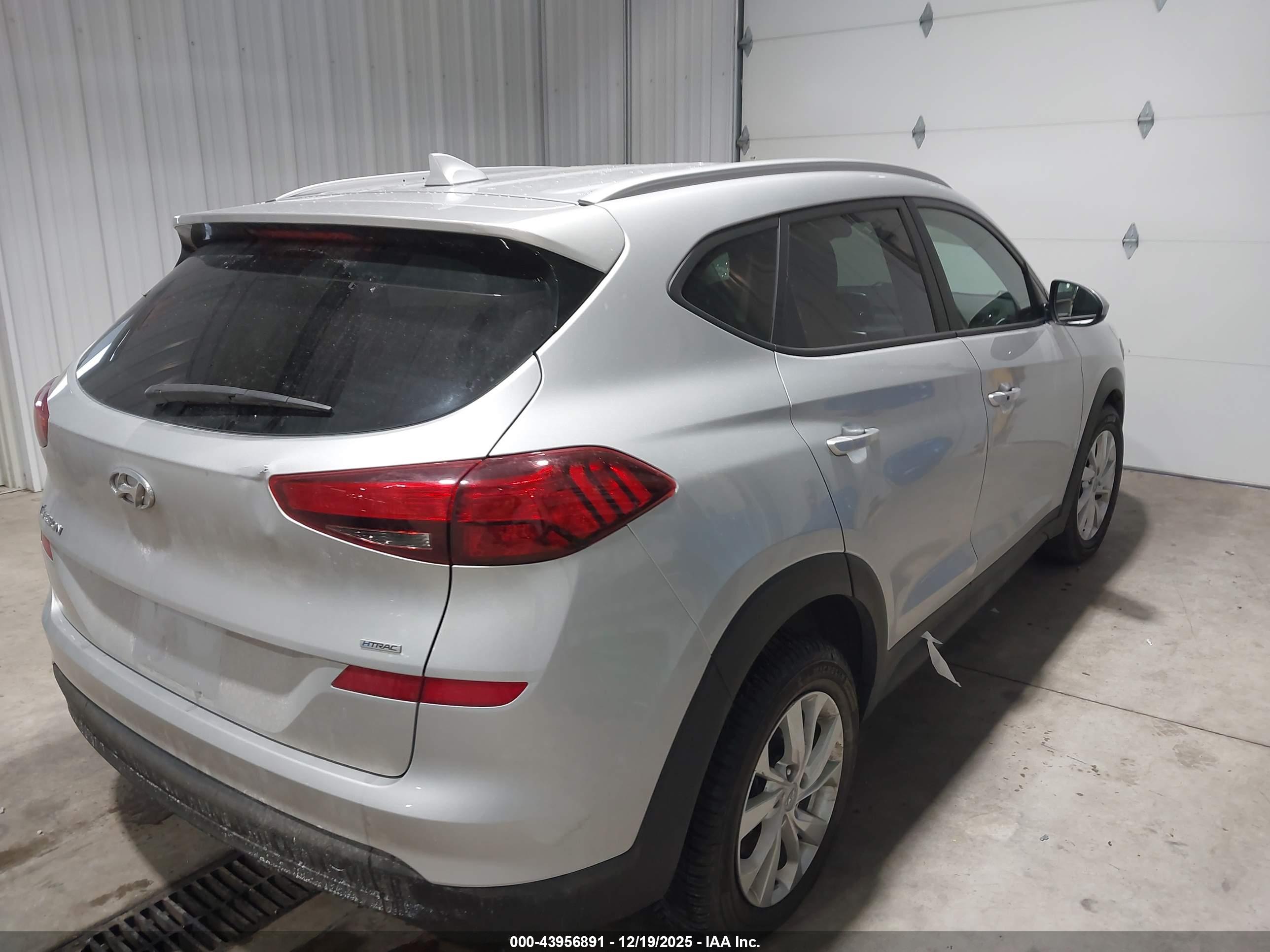 HYUNDAI TUCSON image 4