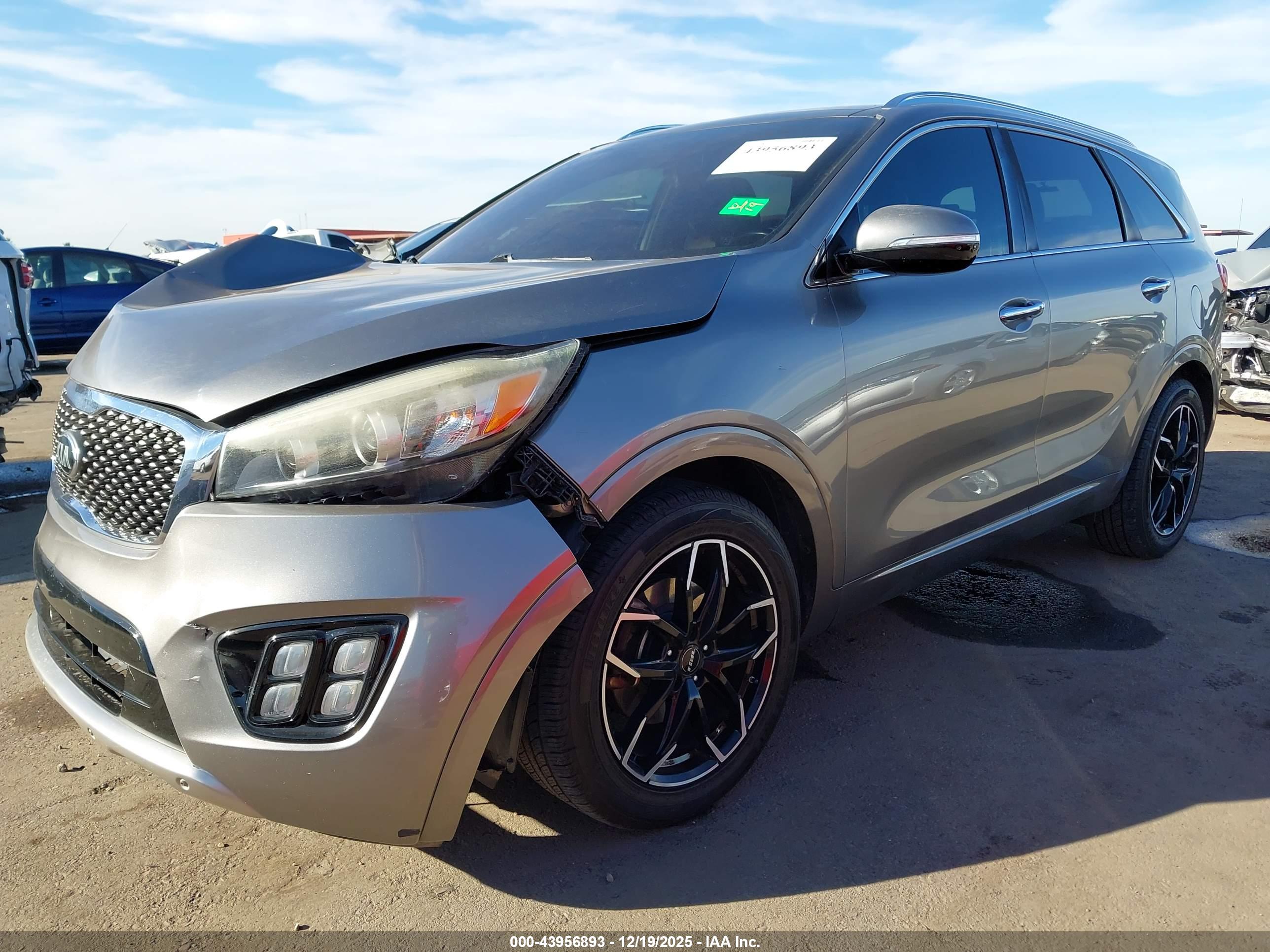 KIA SORENTO image 2