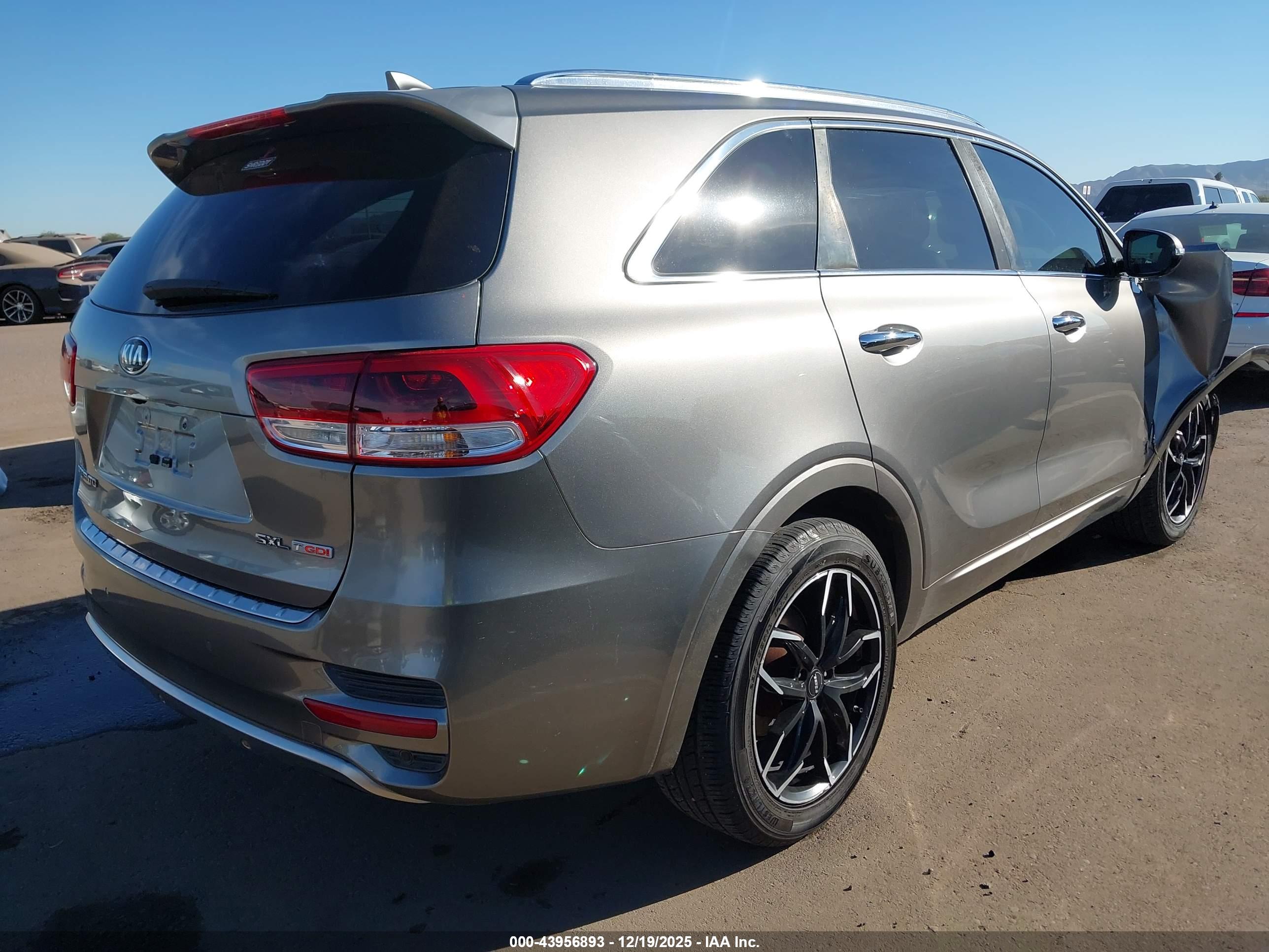 KIA SORENTO image 4