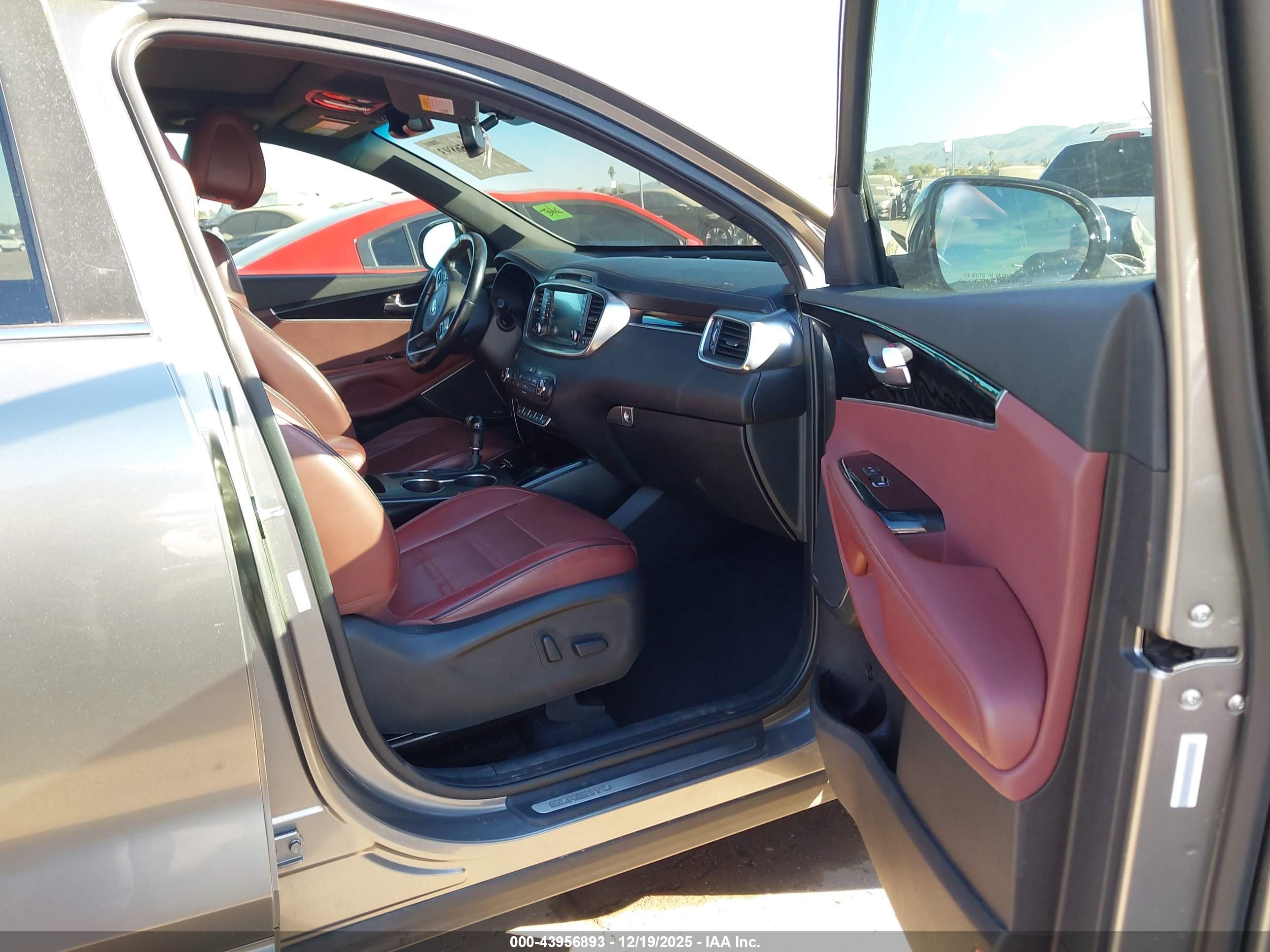 KIA SORENTO image 5