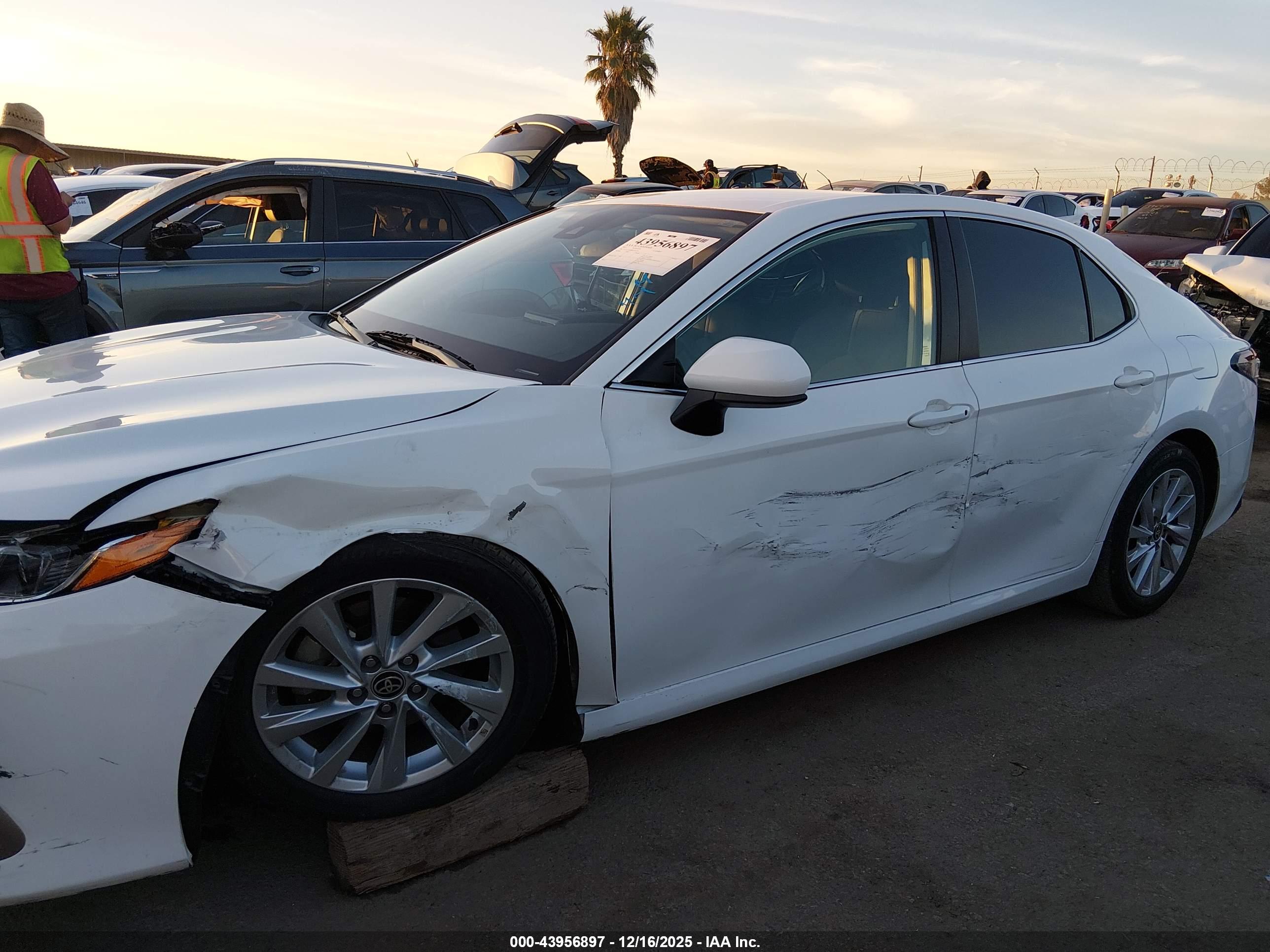 TOYOTA CAMRY image 6
