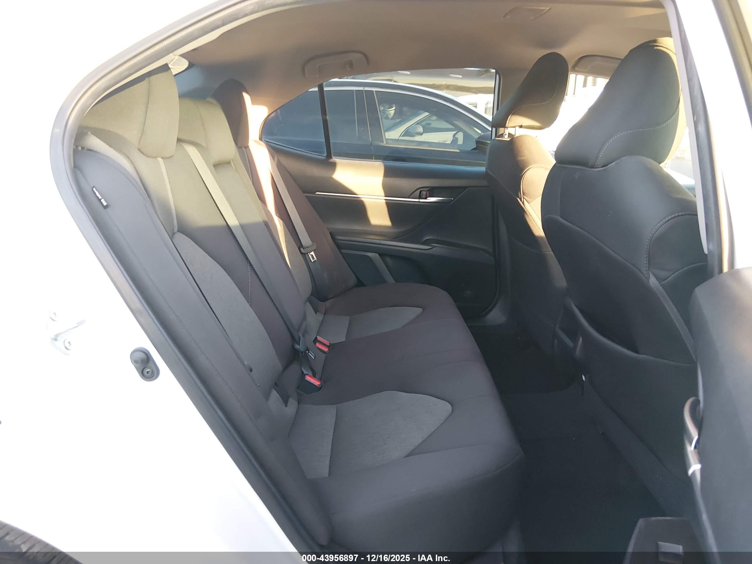 TOYOTA CAMRY image 8