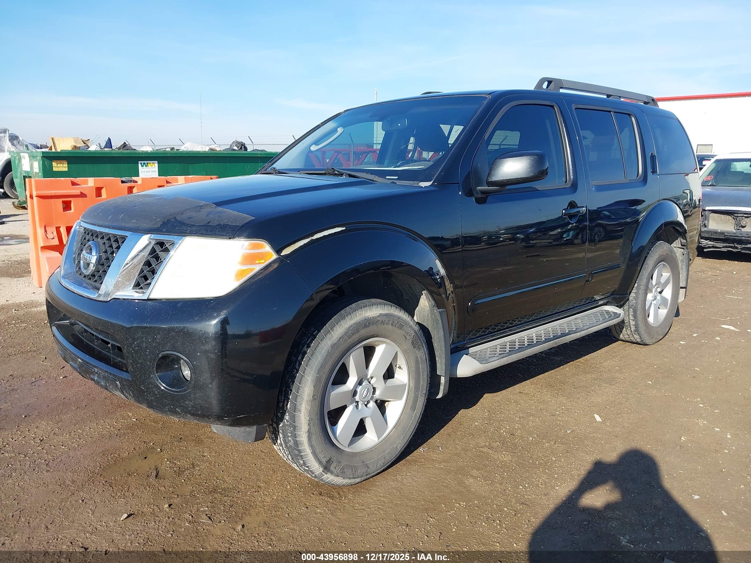 NISSAN PATHFINDER image 2
