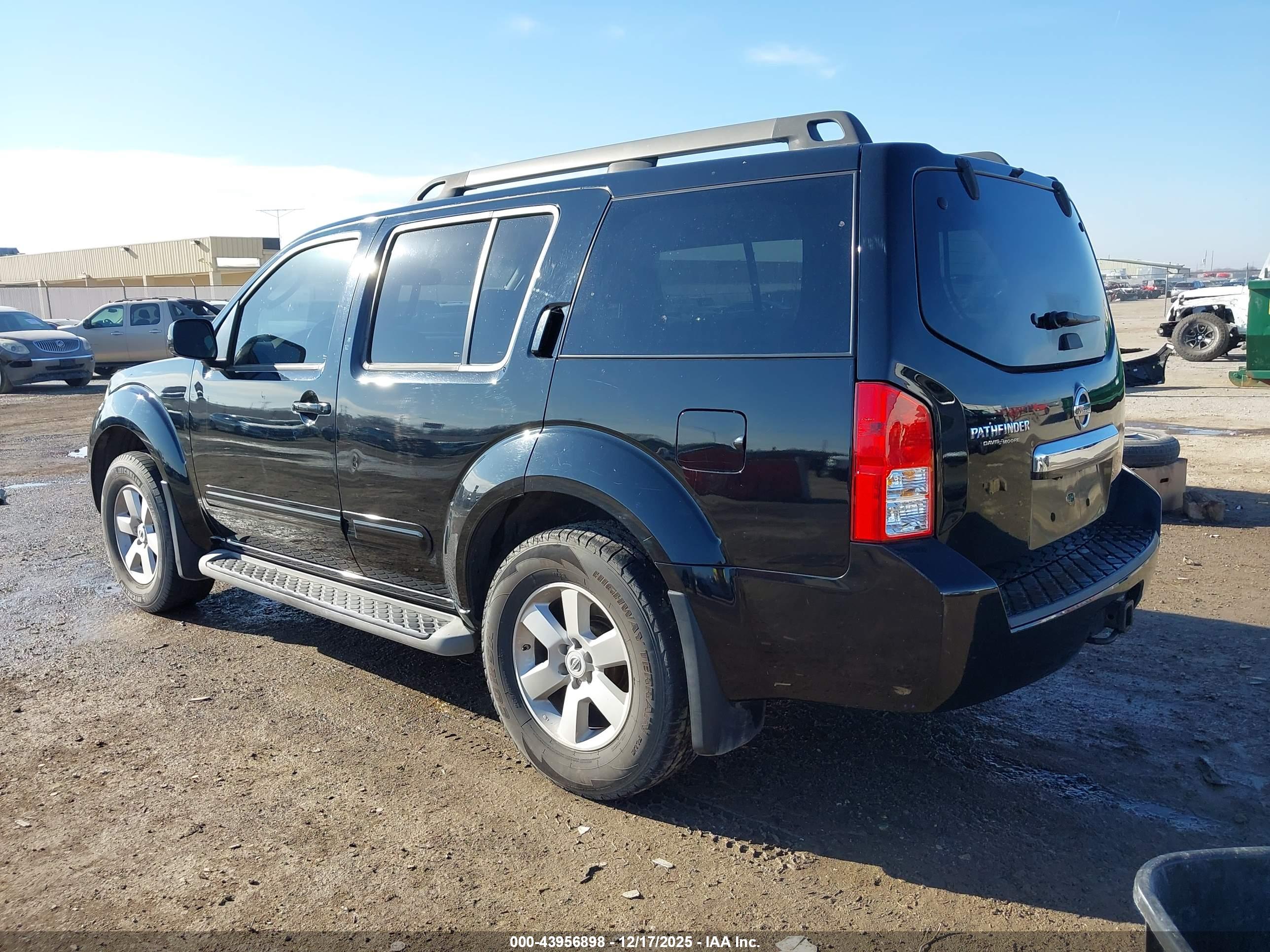 NISSAN PATHFINDER image 3