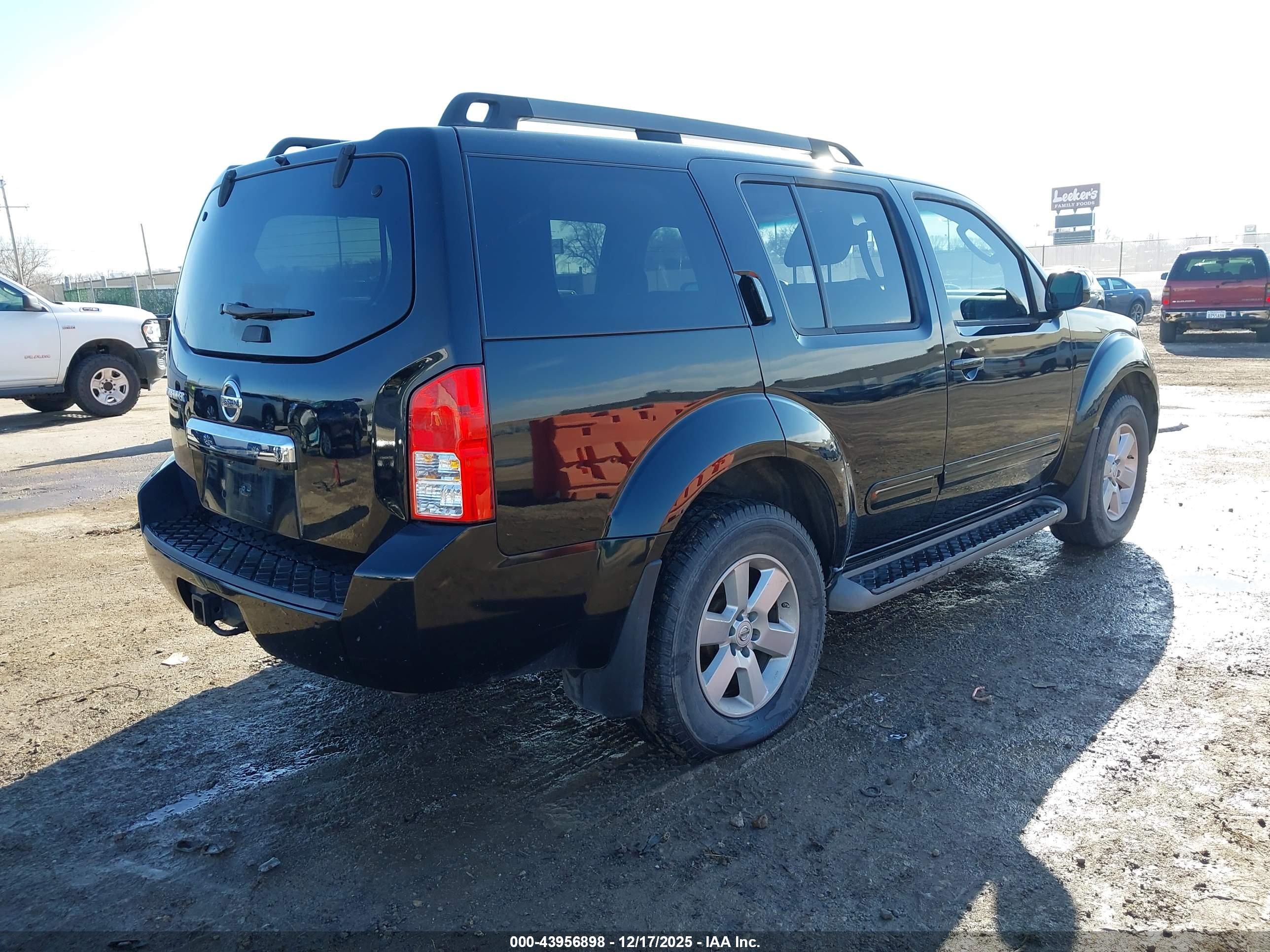NISSAN PATHFINDER image 4