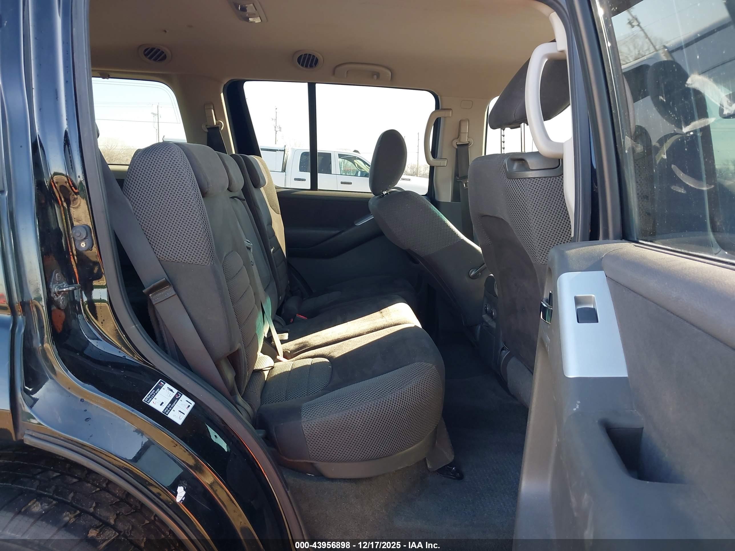 NISSAN PATHFINDER image 8