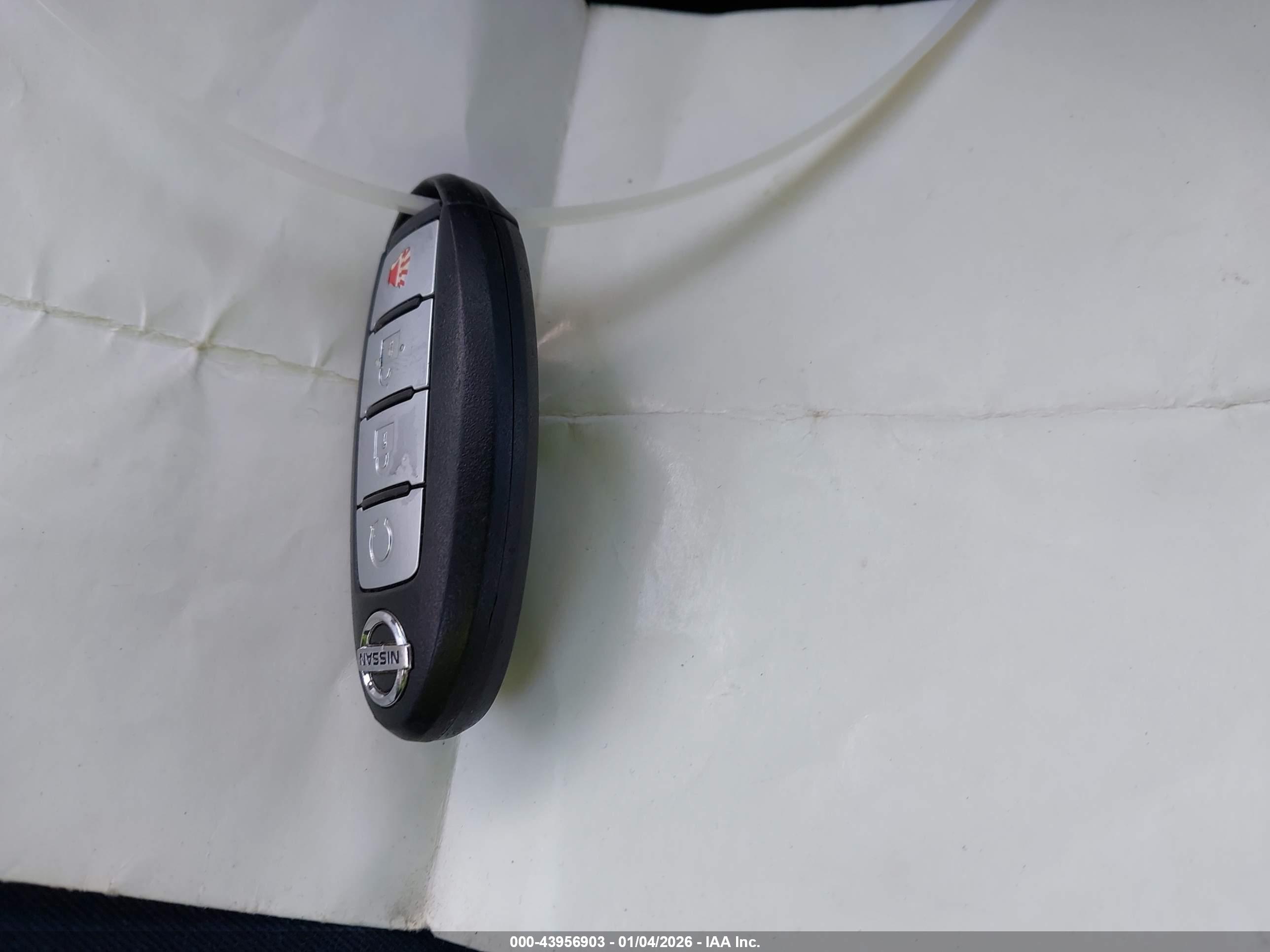 NISSAN ROGUE image 11