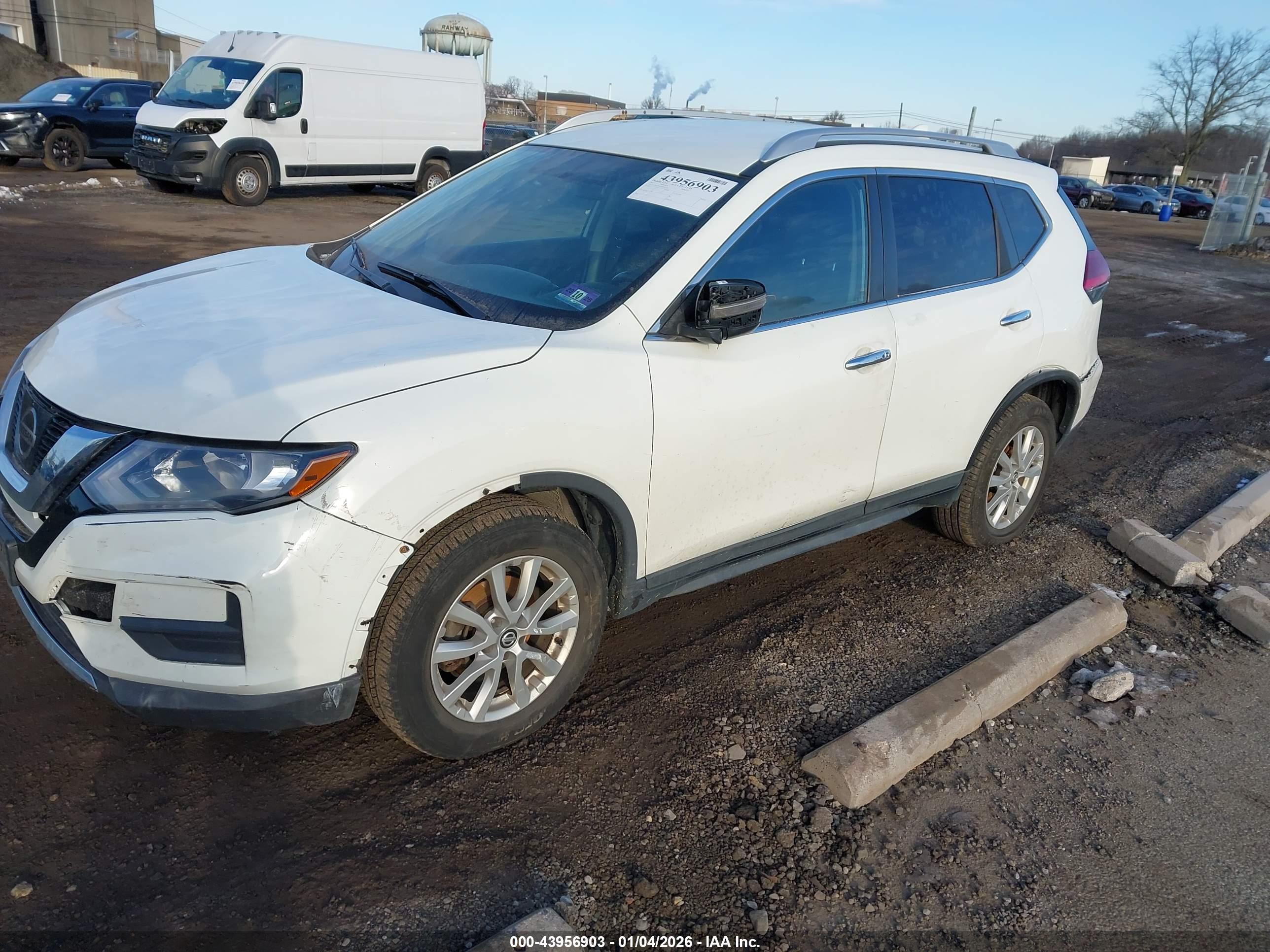NISSAN ROGUE image 2