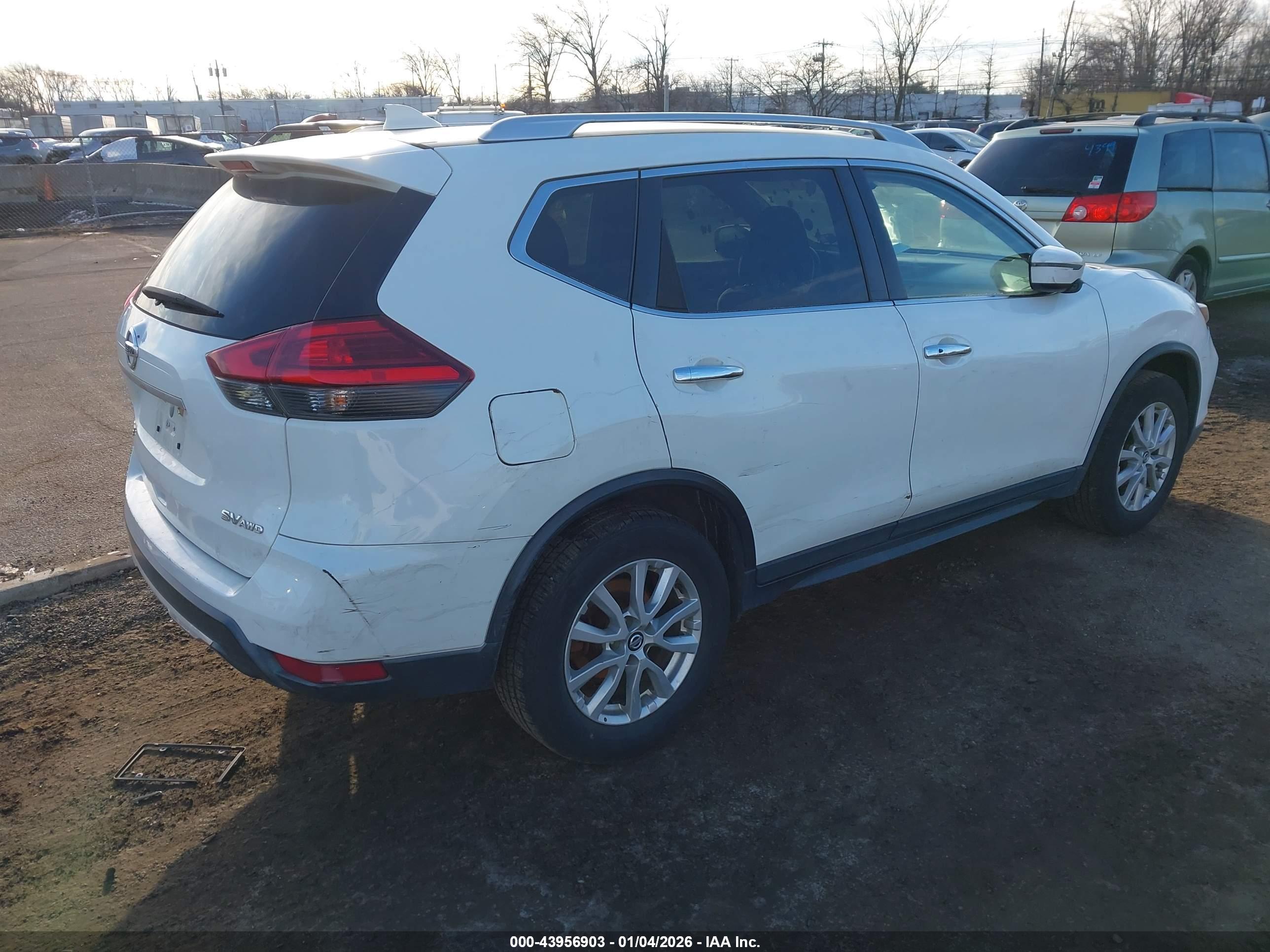 NISSAN ROGUE image 4