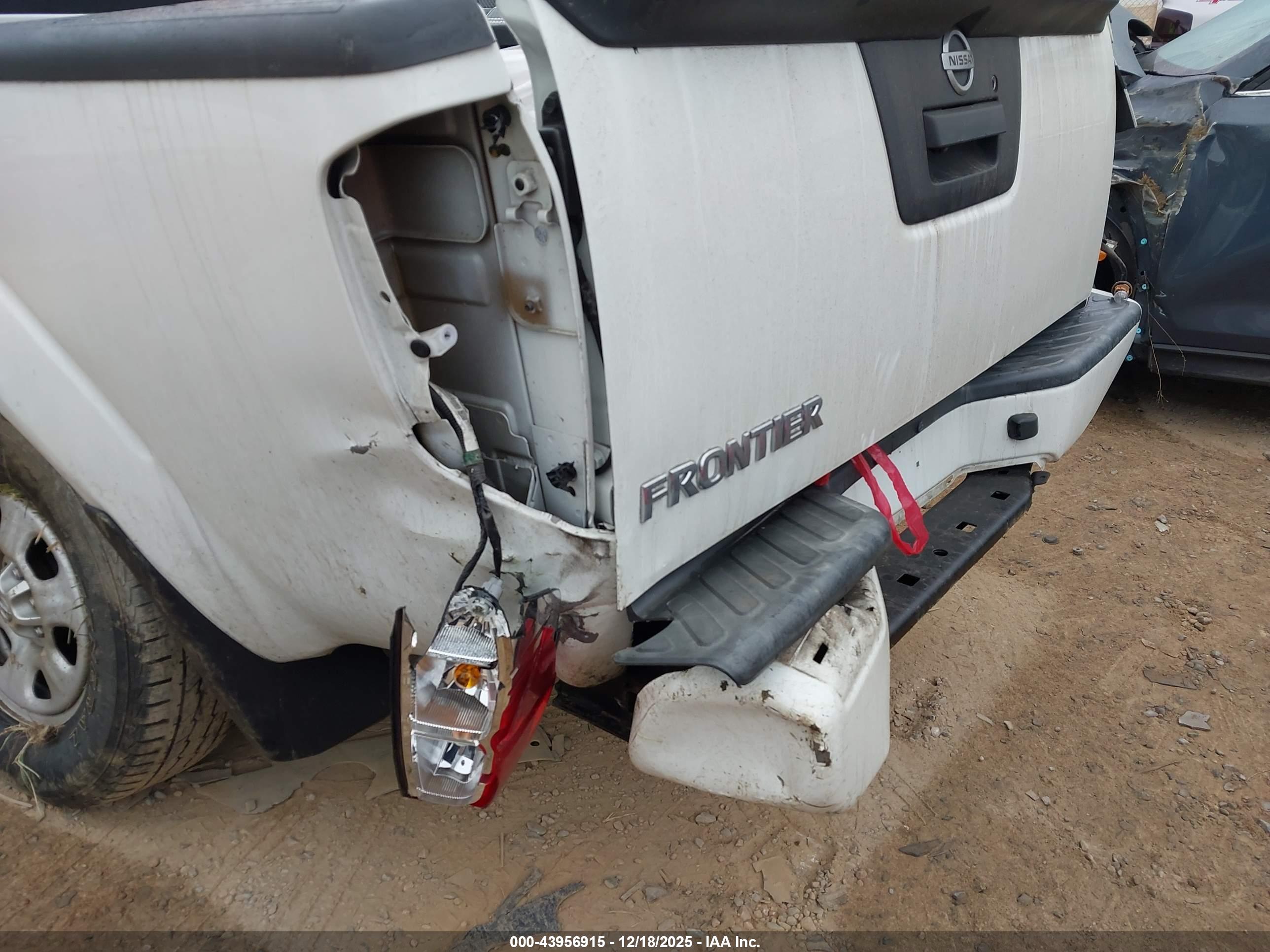NISSAN FRONTIER image 6