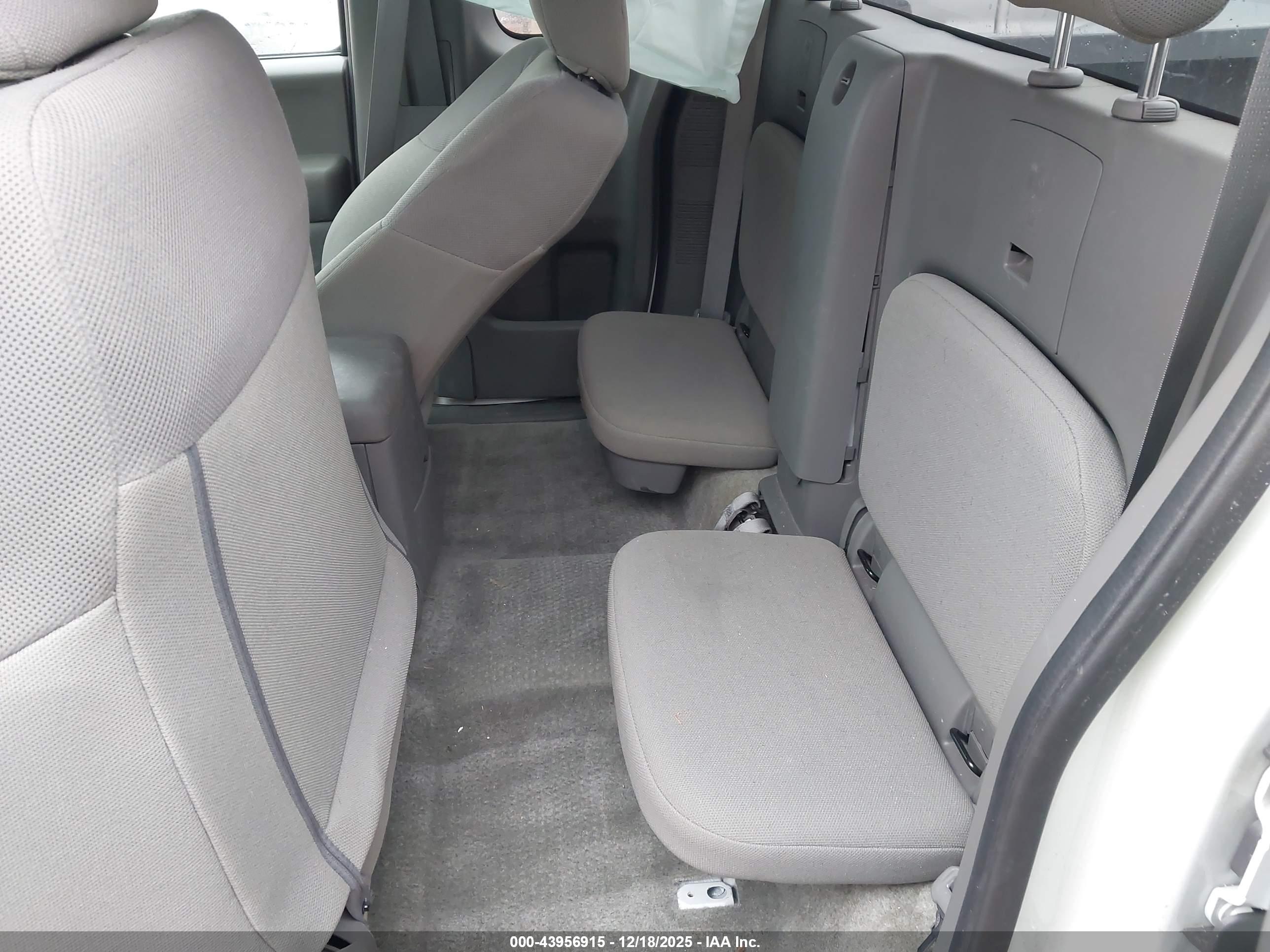 NISSAN FRONTIER image 8