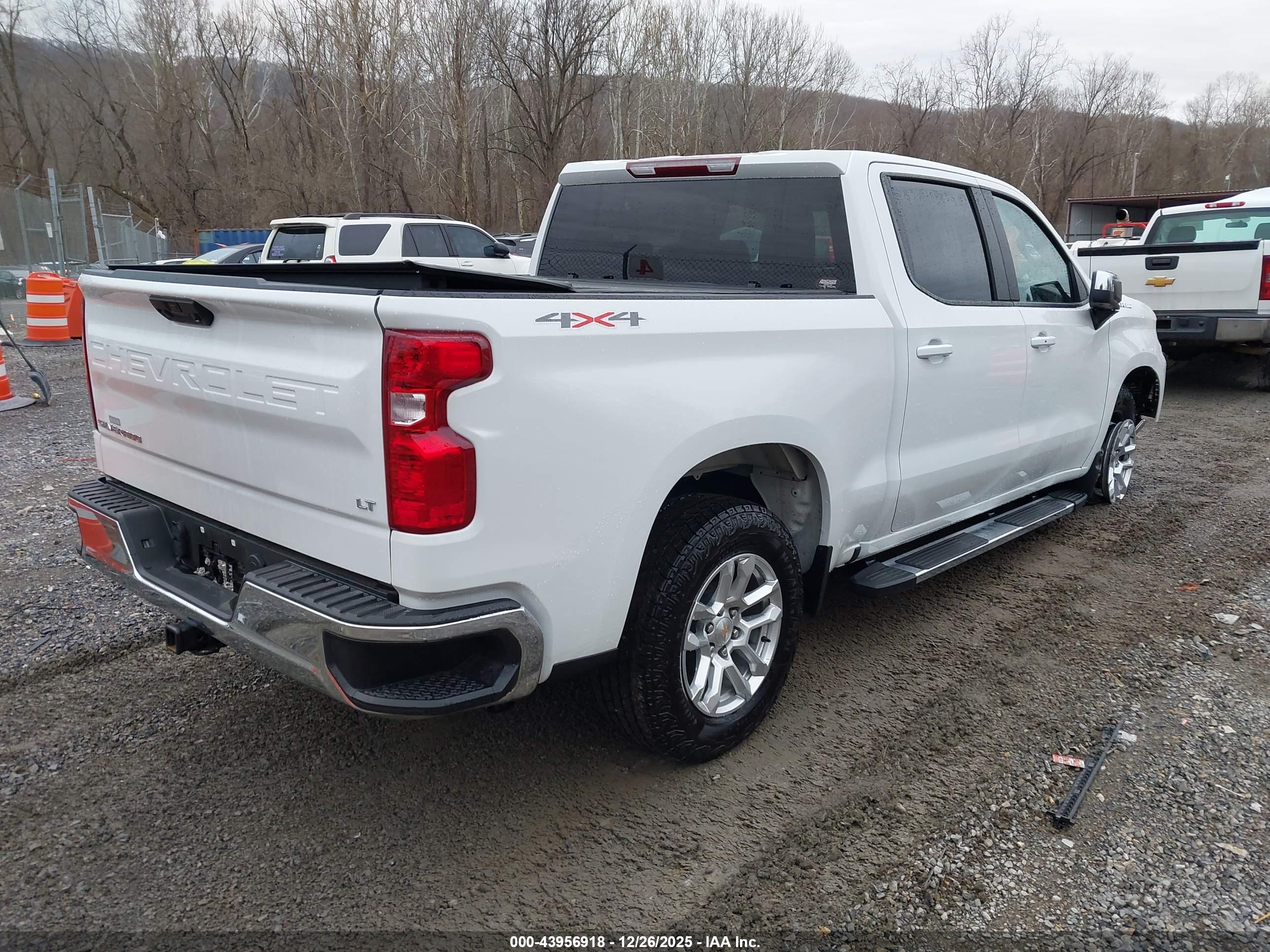 CHEVROLET SILVERADO image 4