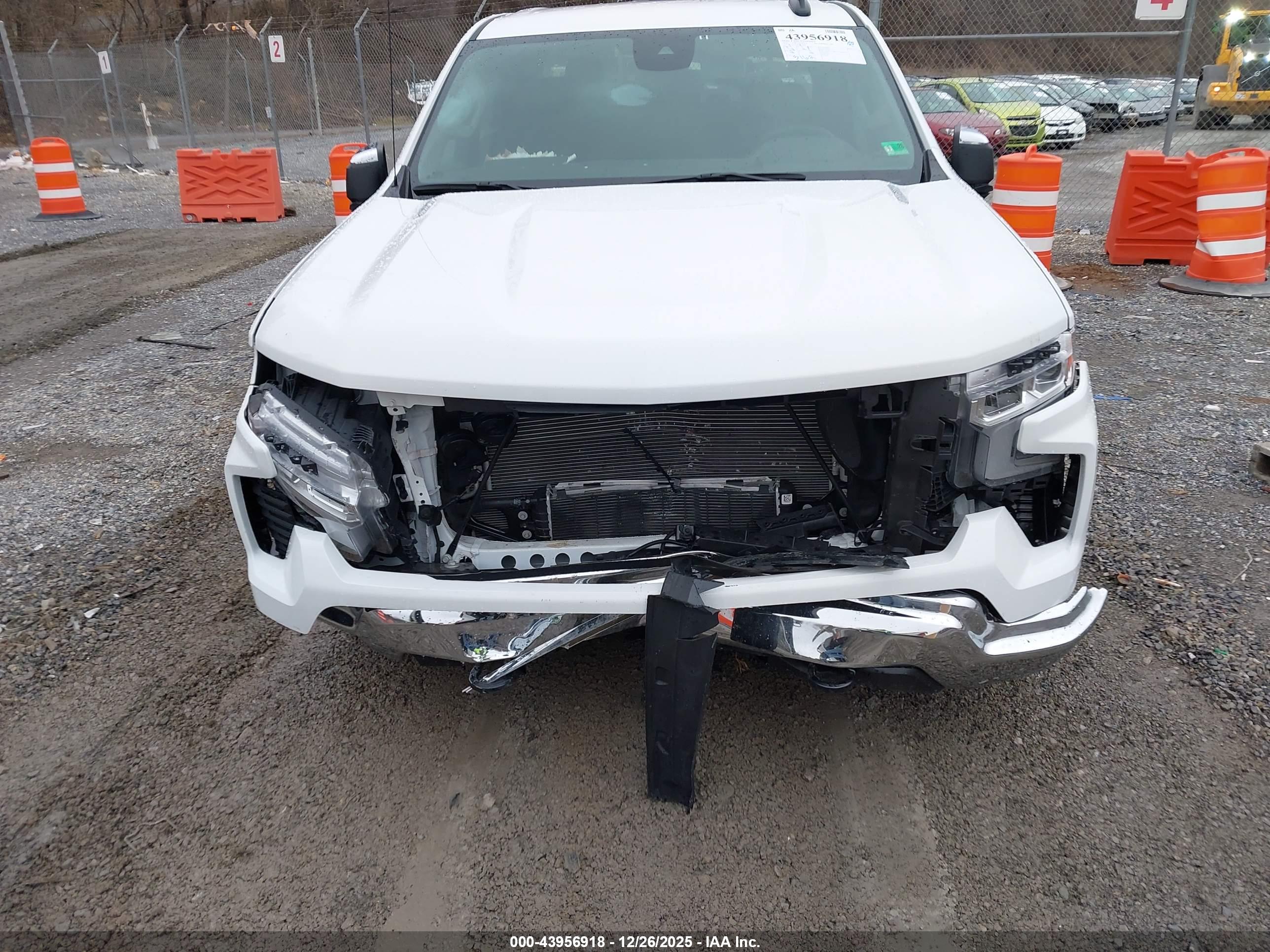 CHEVROLET SILVERADO image 6