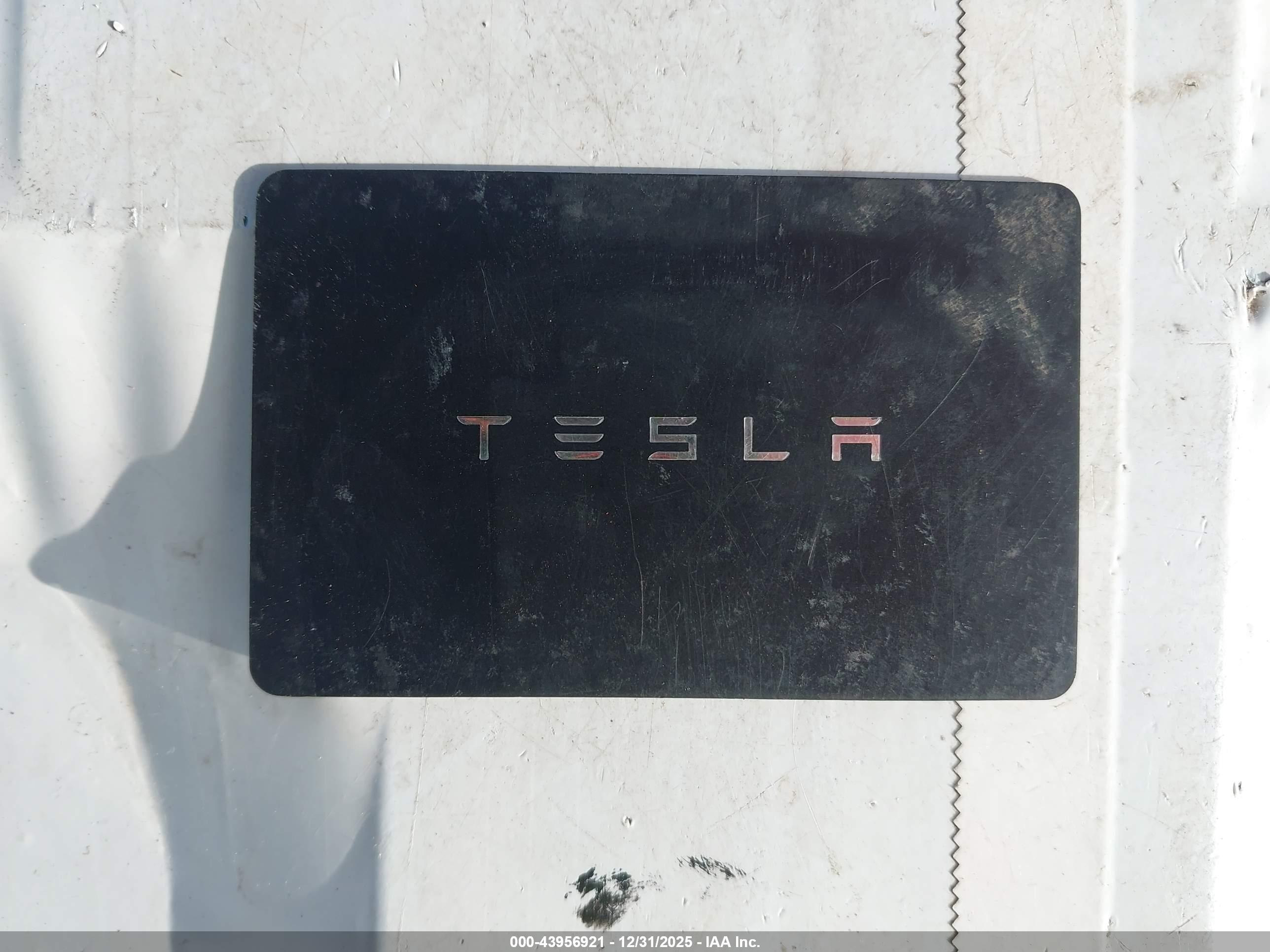 TESLA MODEL image 11