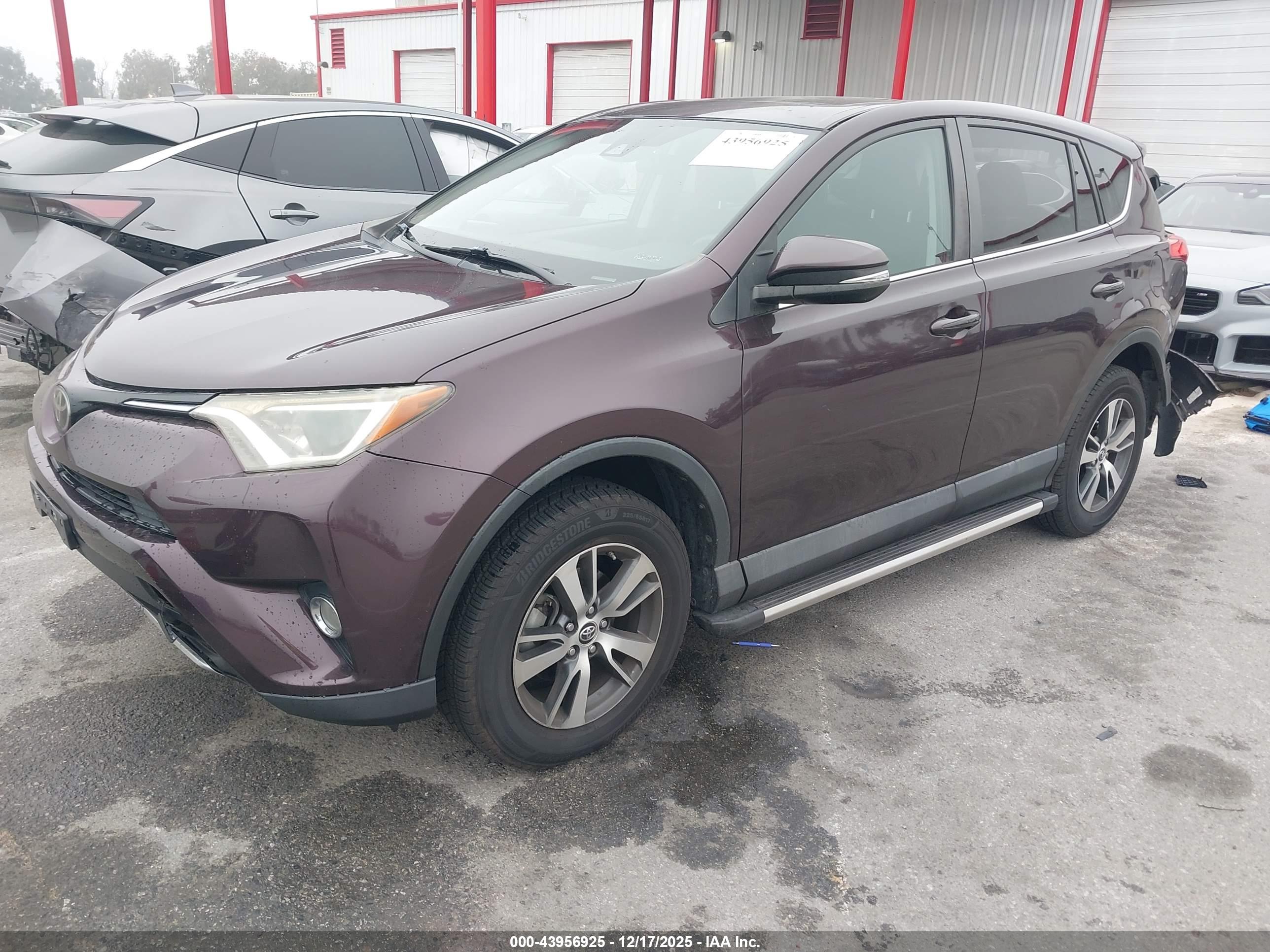 TOYOTA RAV4 image 2