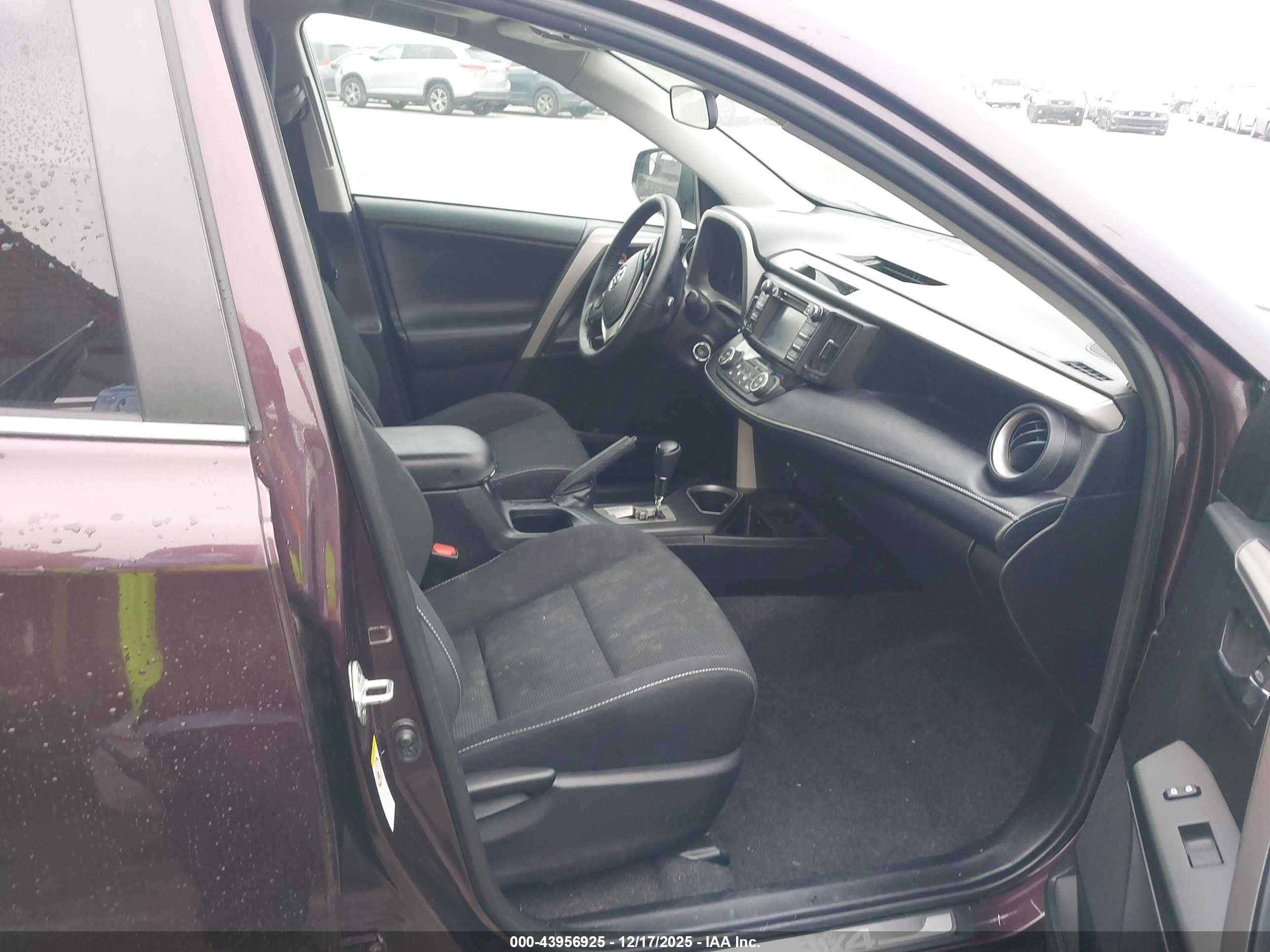 TOYOTA RAV4 image 5