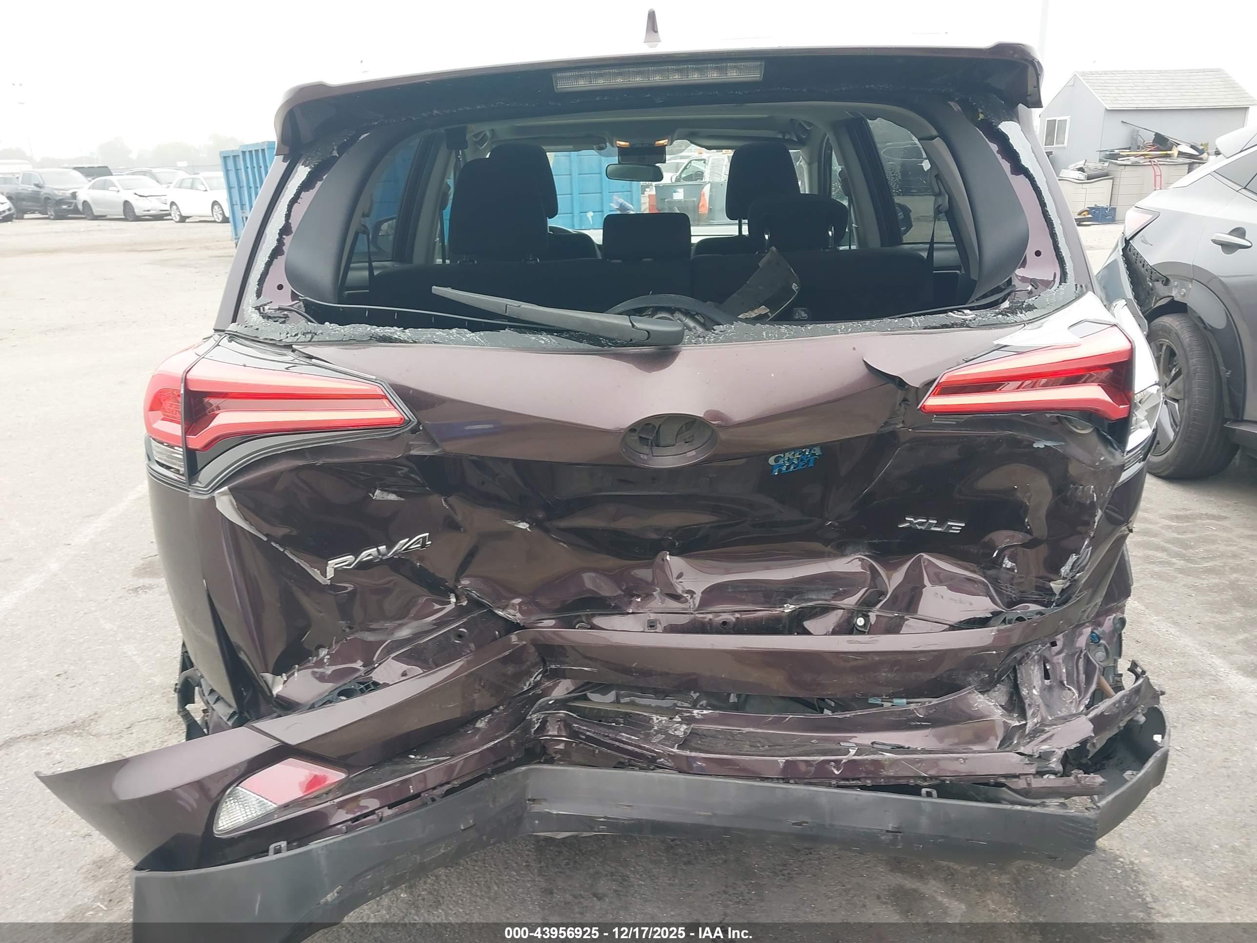 TOYOTA RAV4 image 6