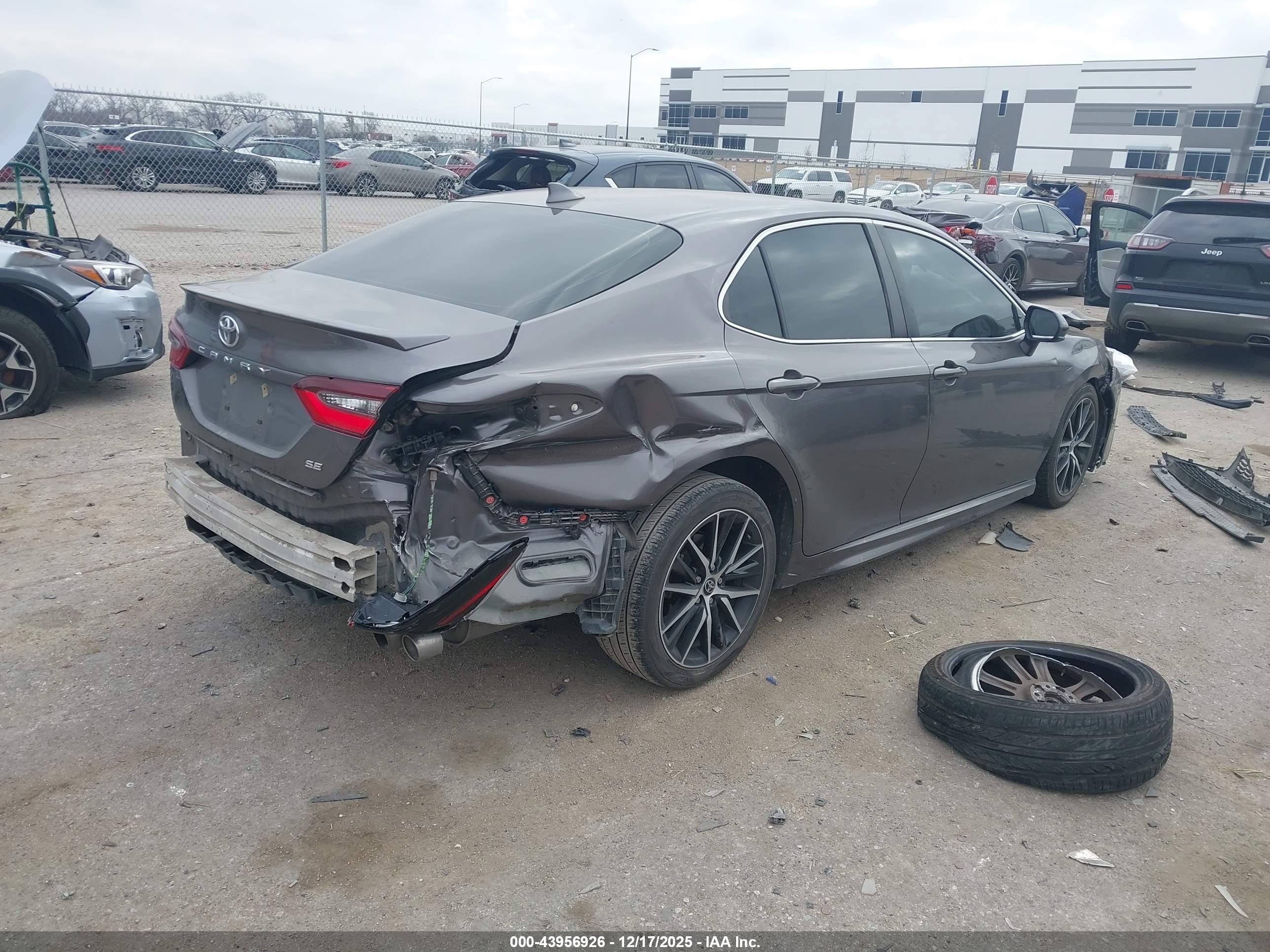 TOYOTA CAMRY image 4