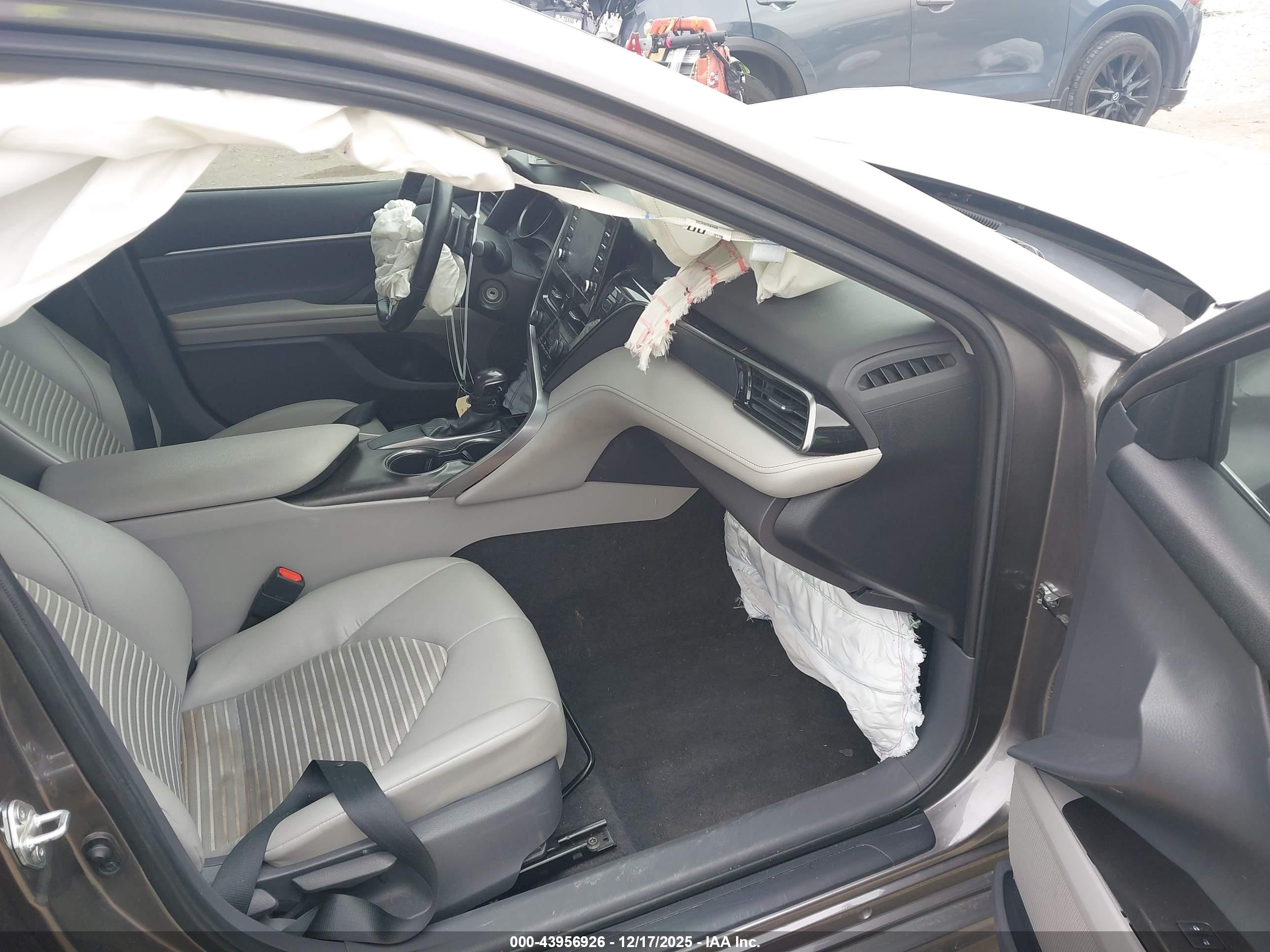 TOYOTA CAMRY image 5