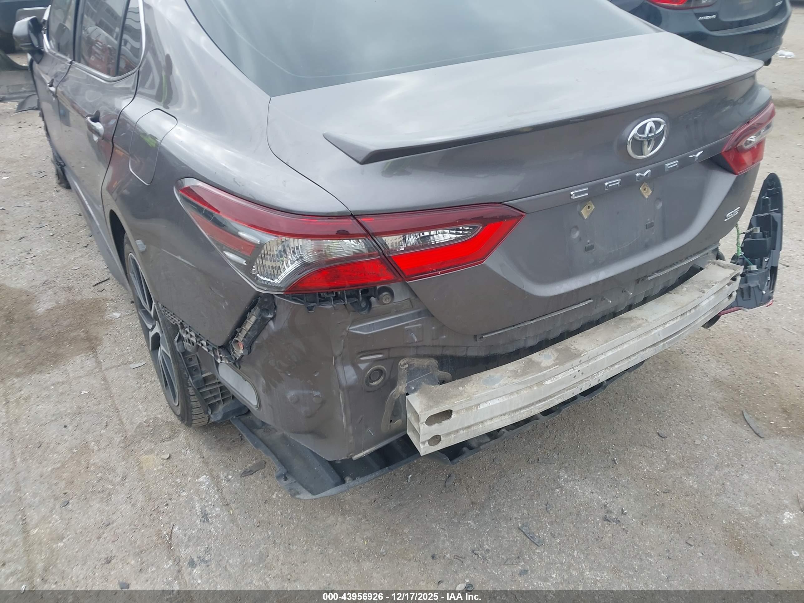 TOYOTA CAMRY image 6