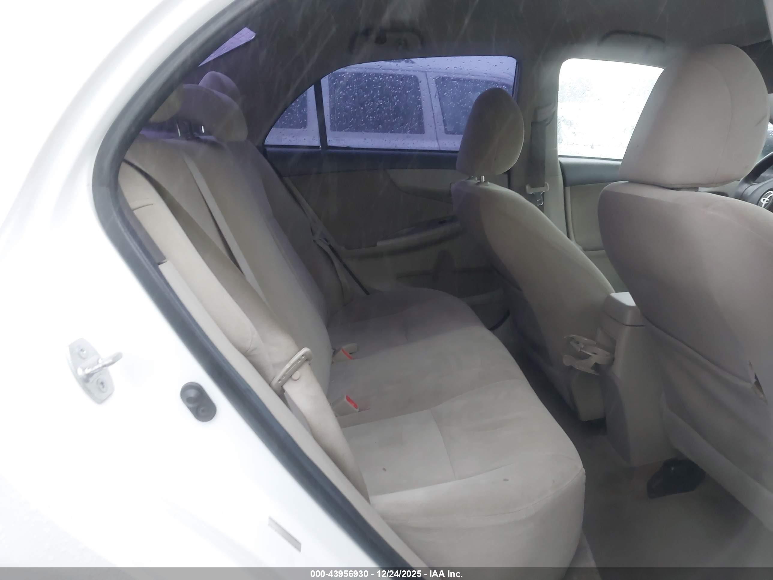 TOYOTA COROLLA image 8