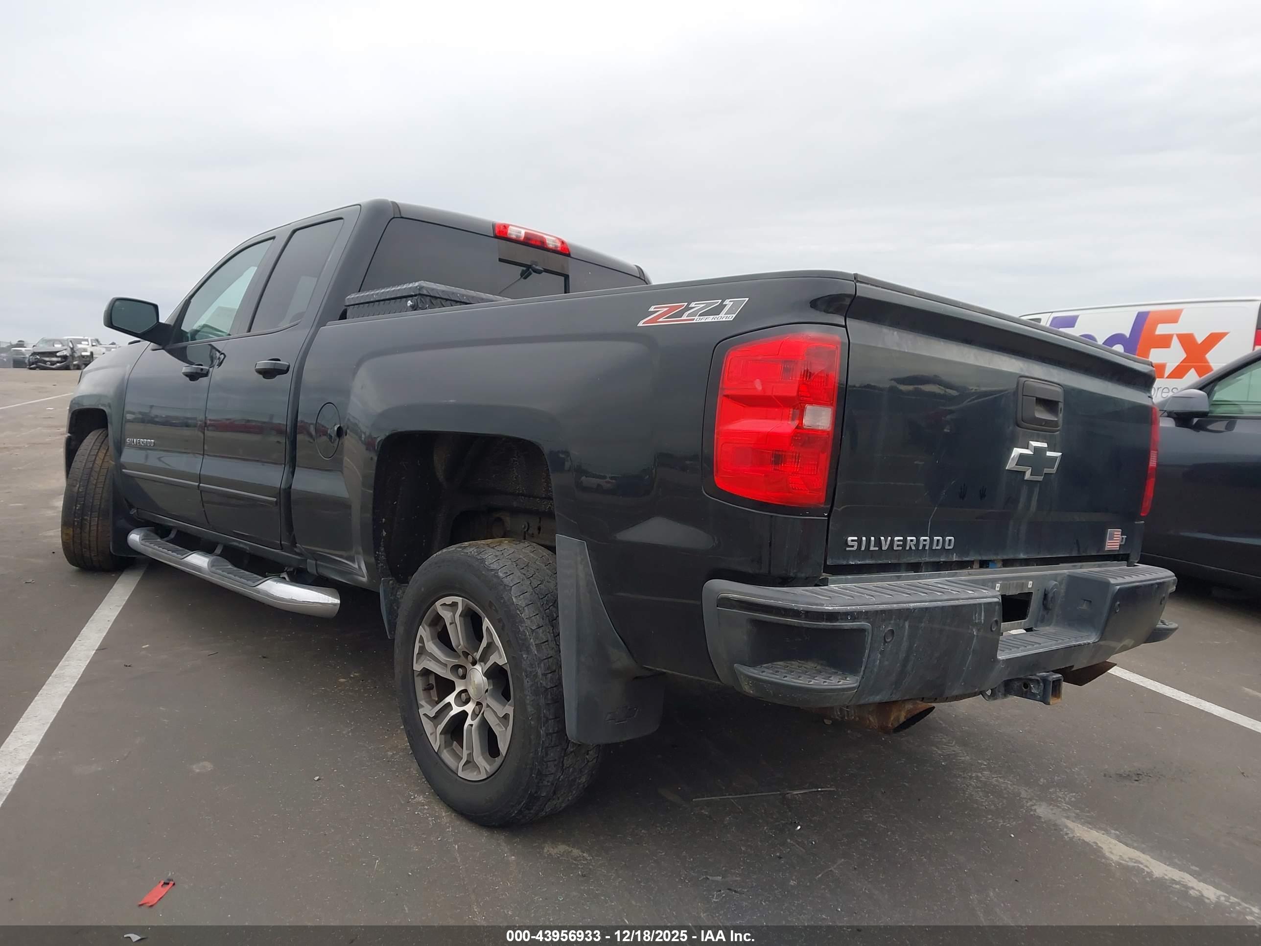 CHEVROLET SILVERADO image 3