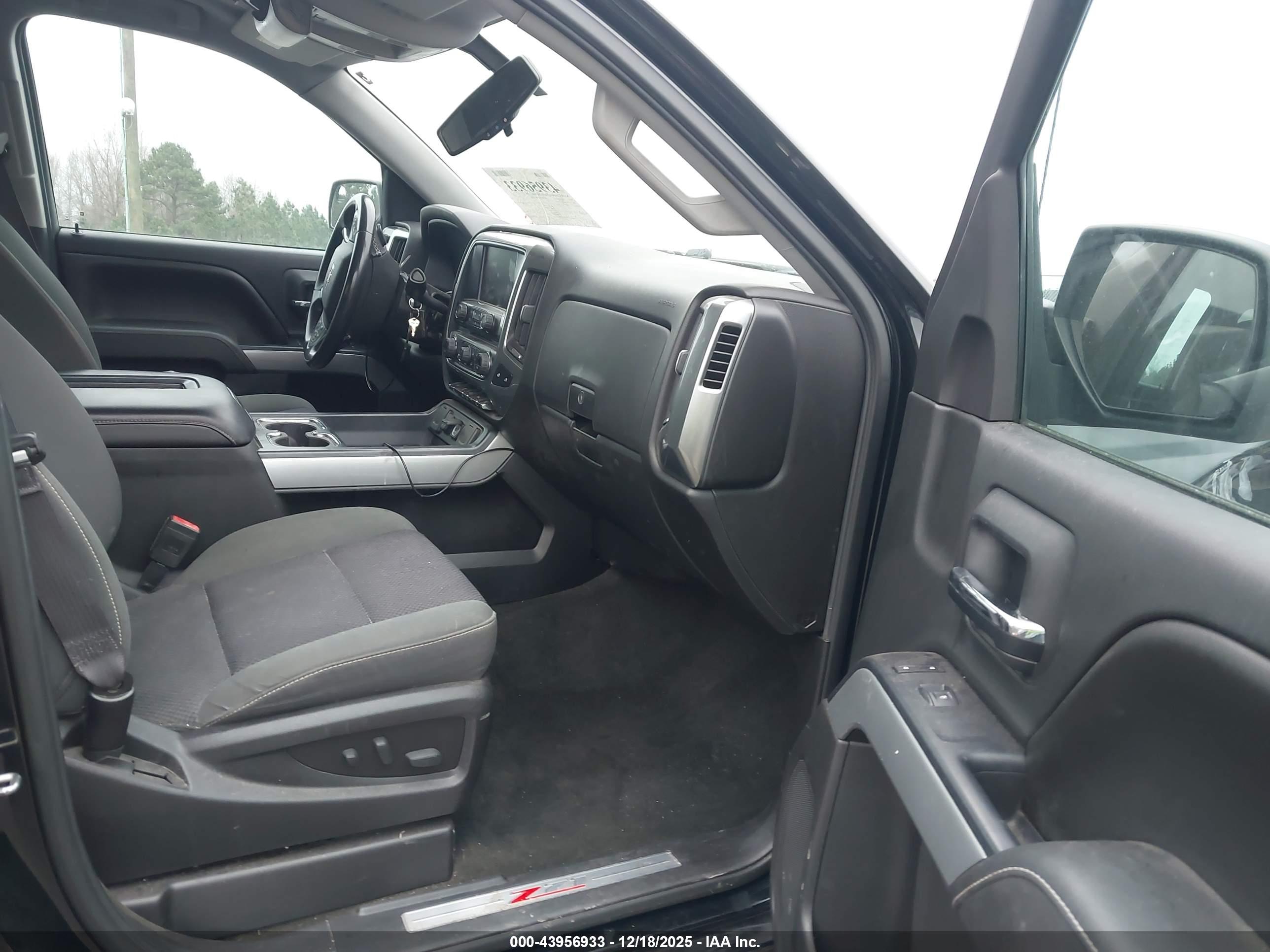 CHEVROLET SILVERADO image 5