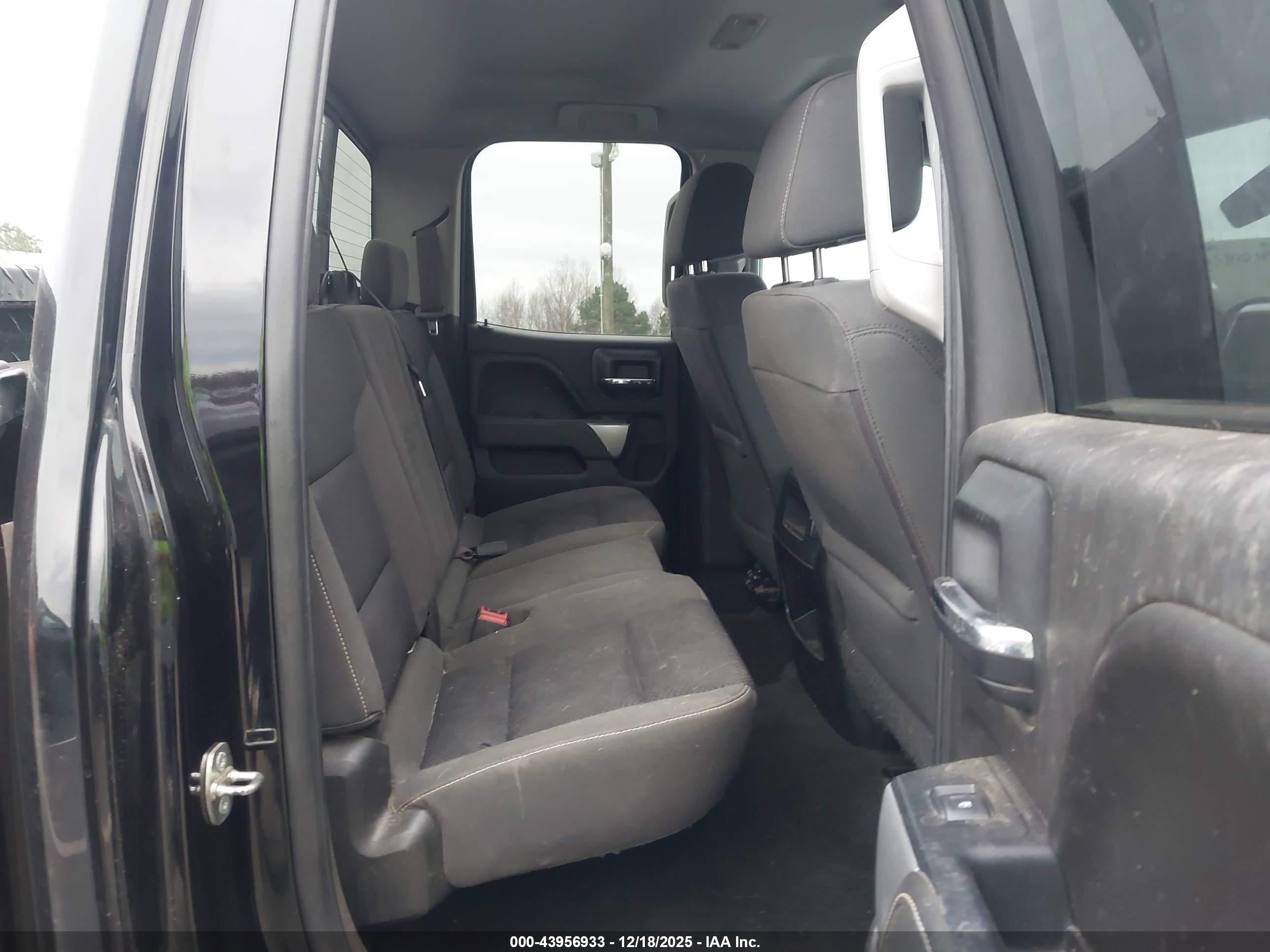 CHEVROLET SILVERADO image 8