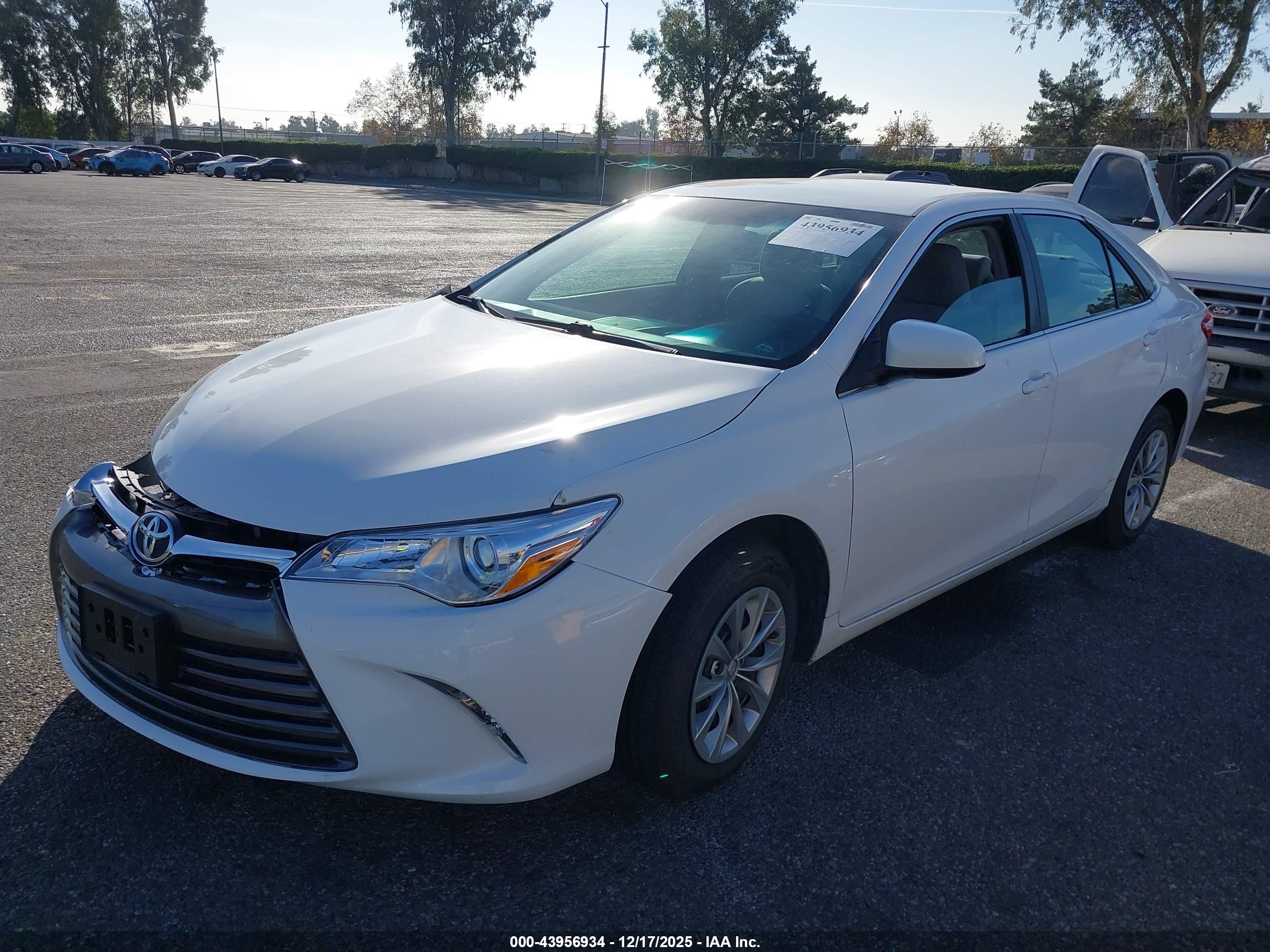 TOYOTA CAMRY image 2