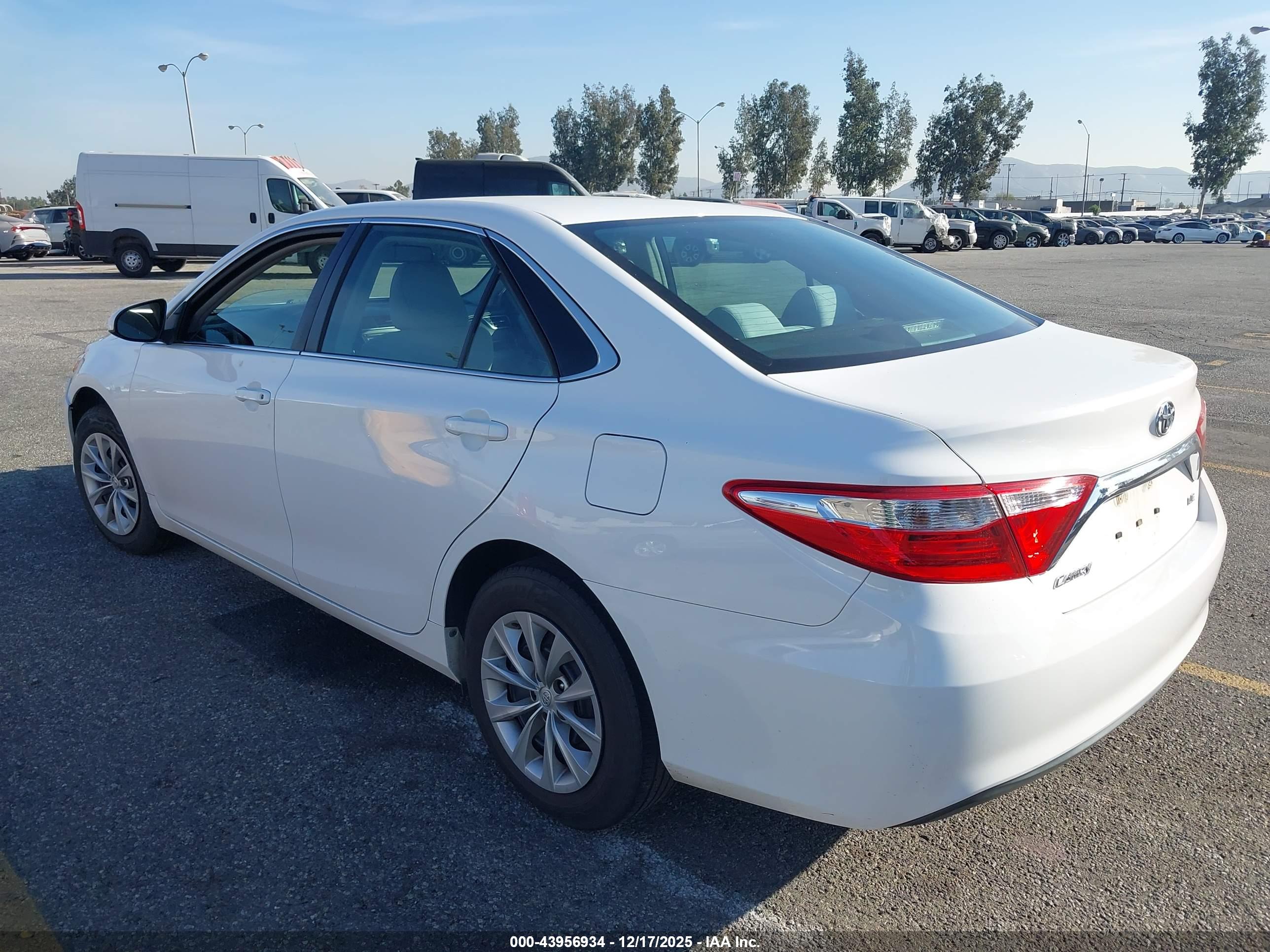 TOYOTA CAMRY image 3