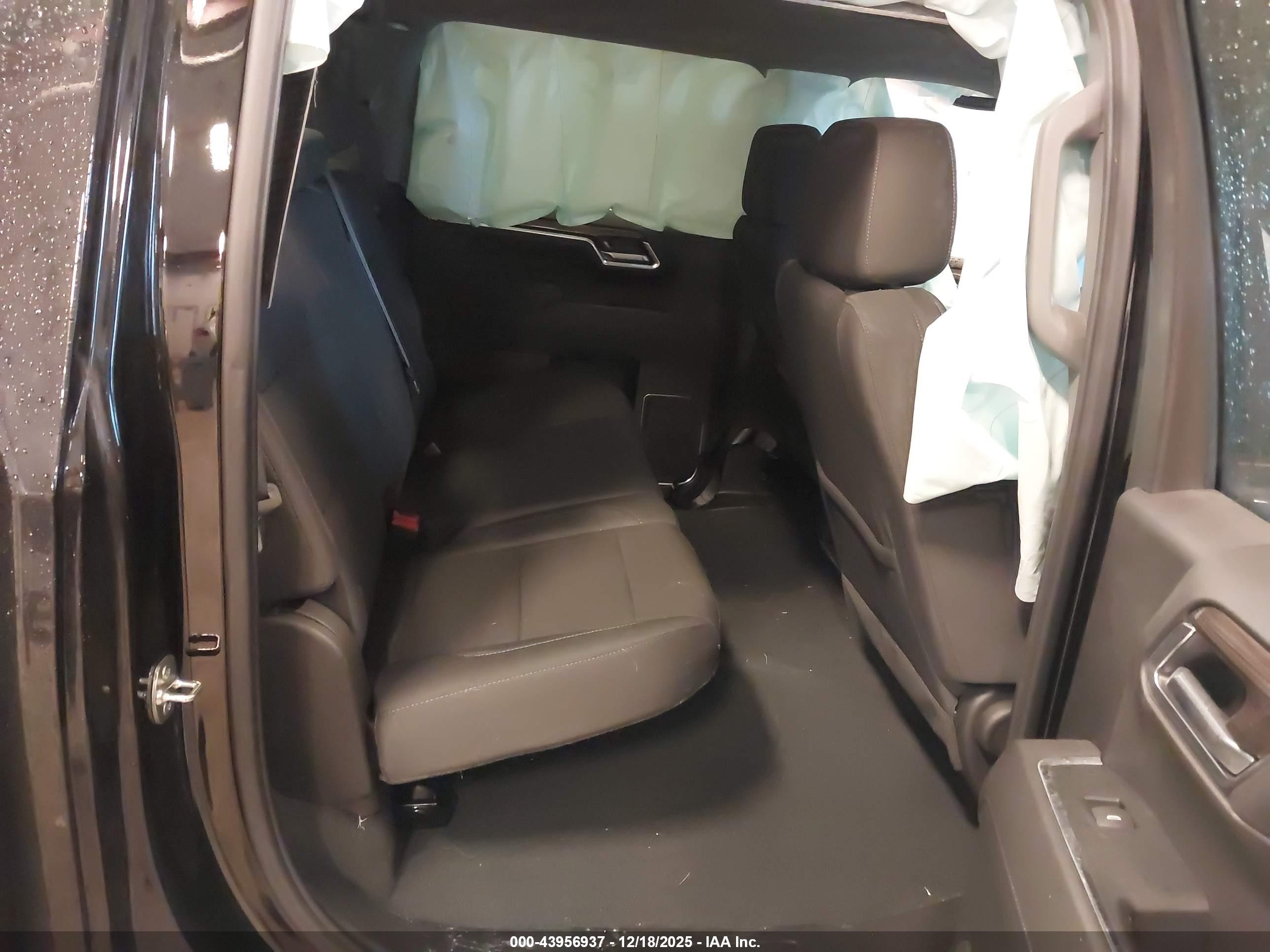 CHEVROLET SILVERADO image 8