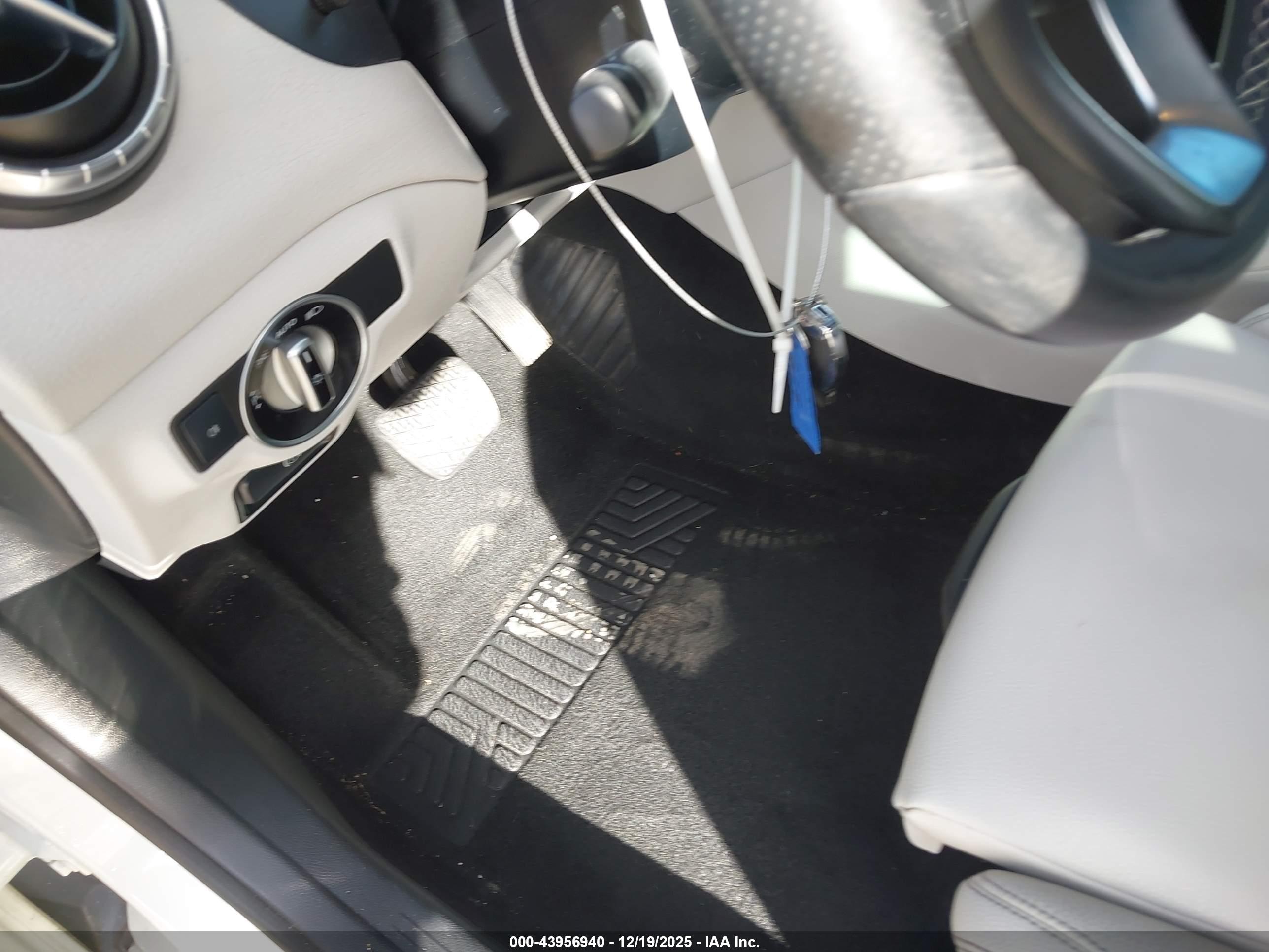 MERCEDES-BENZ CLA image 11