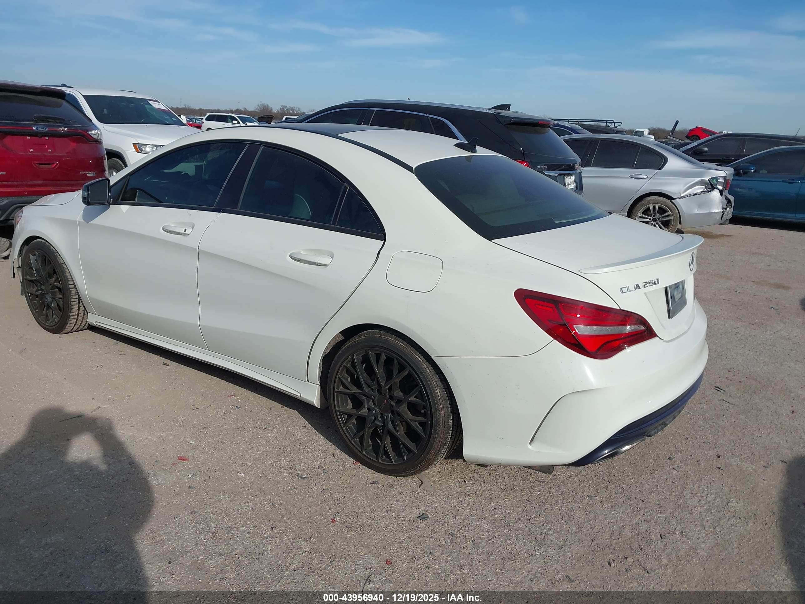 MERCEDES-BENZ CLA image 3