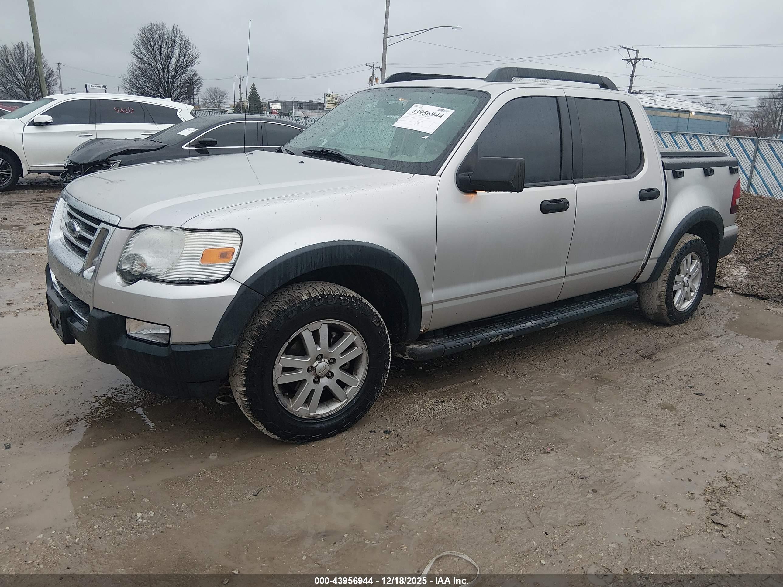 FORD EXPLORER image 2
