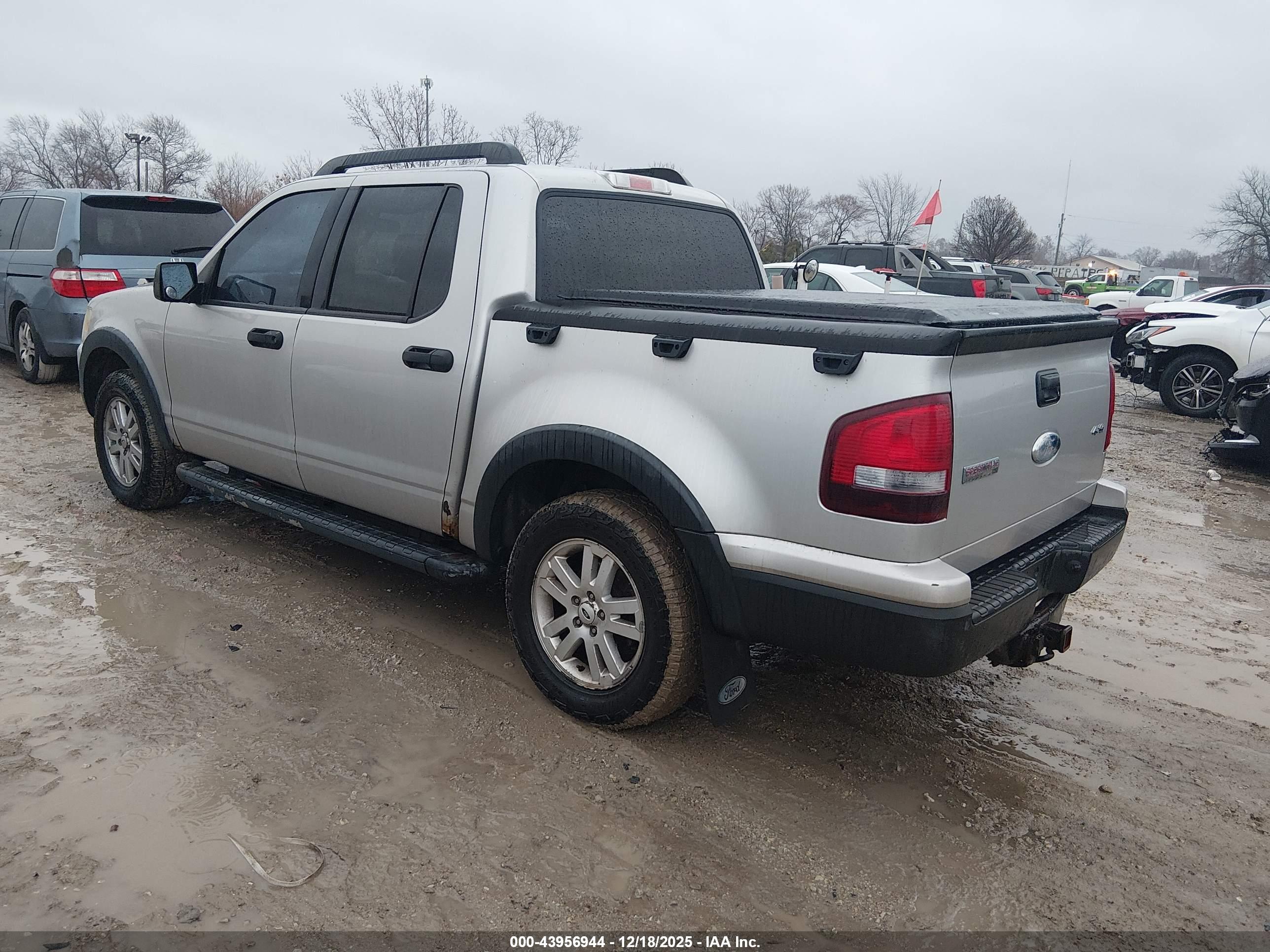 FORD EXPLORER image 3