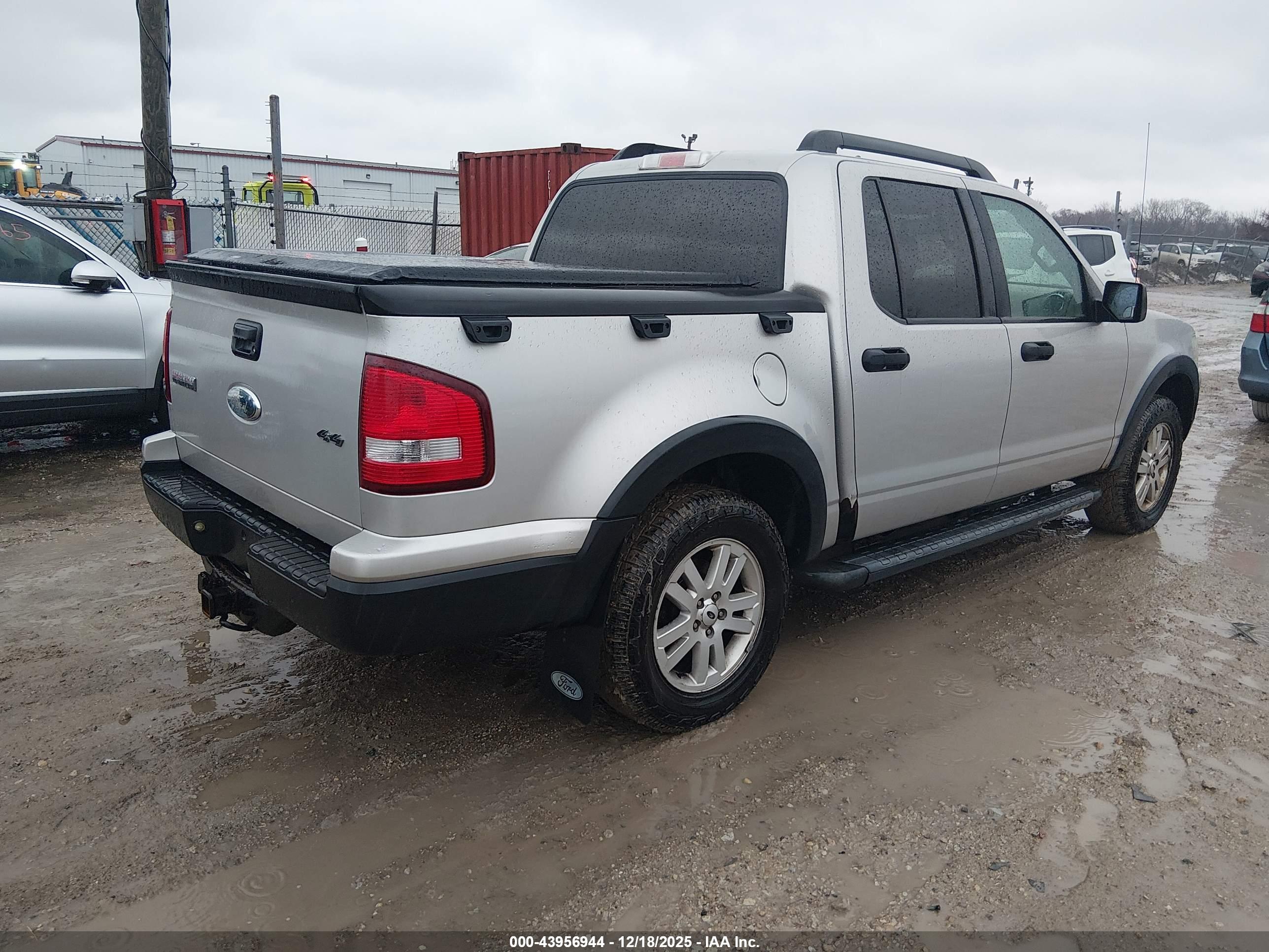 FORD EXPLORER image 4