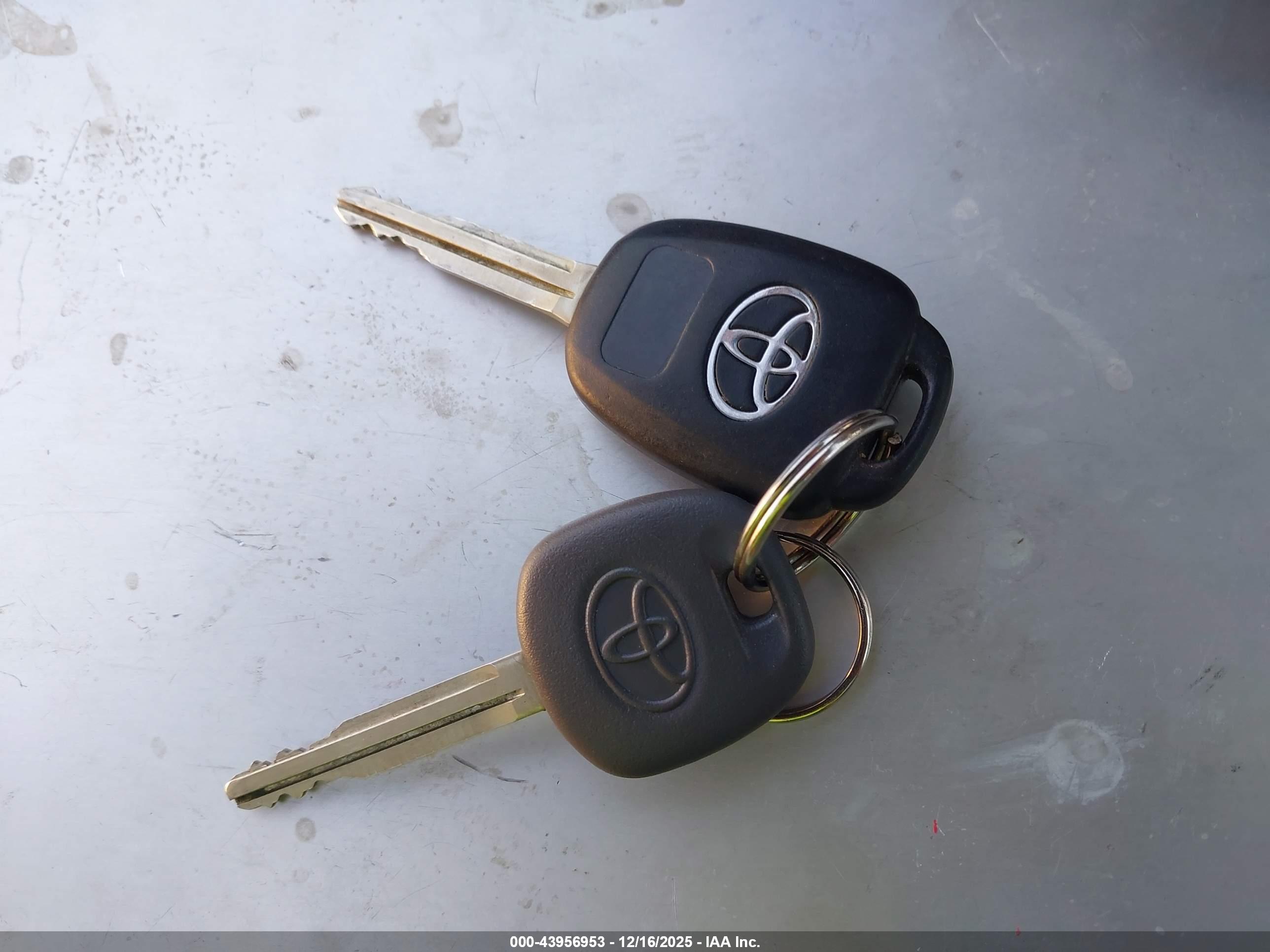 TOYOTA CAMRY image 11