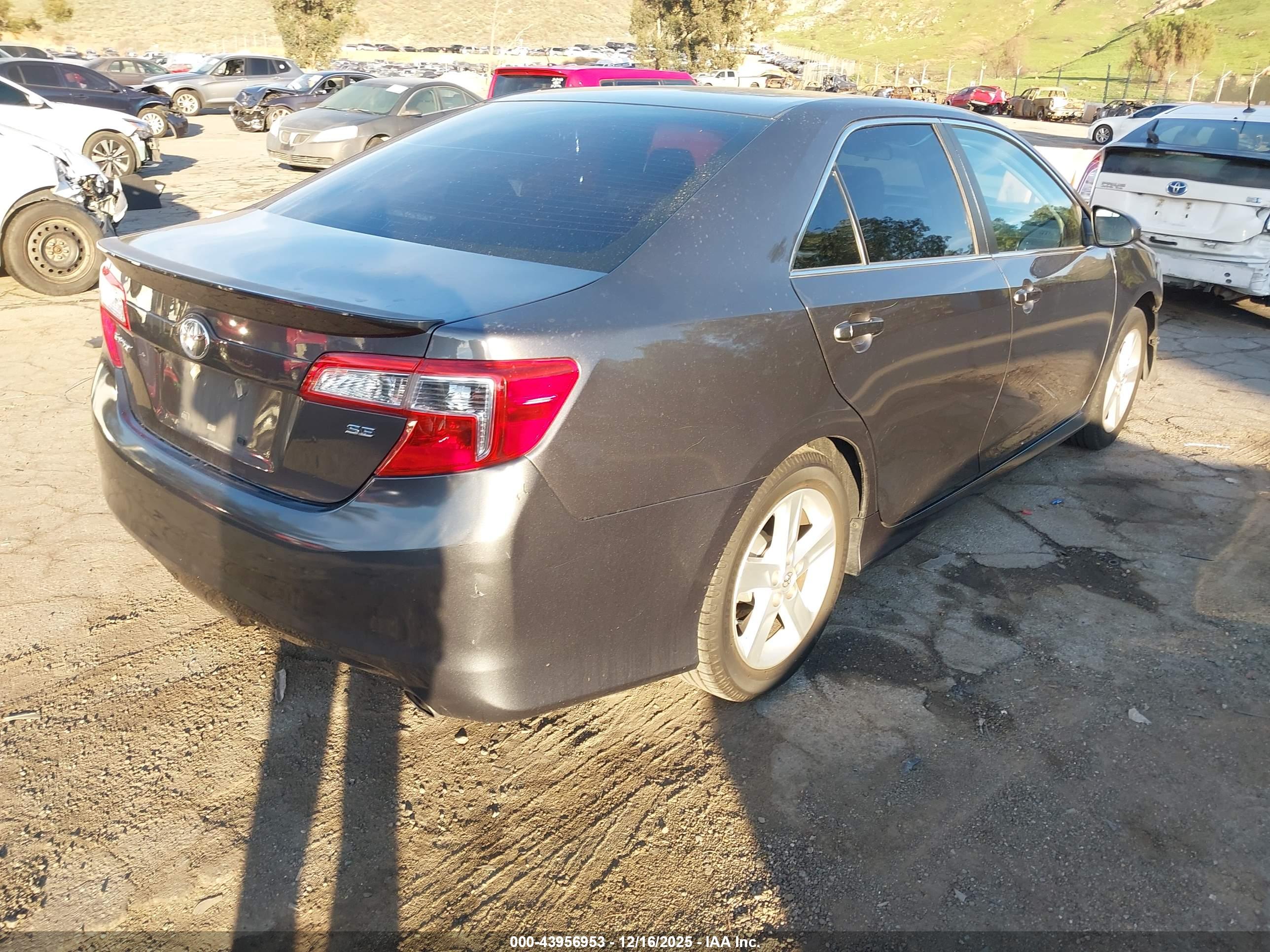 TOYOTA CAMRY image 4