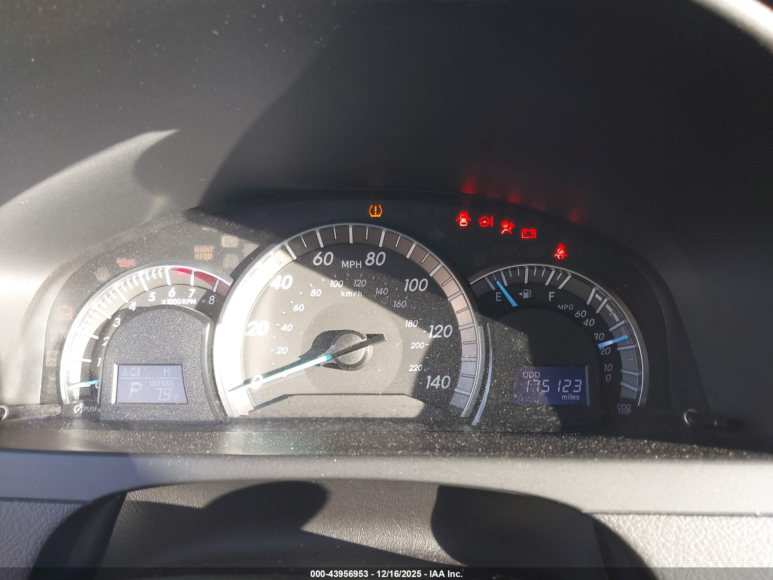 TOYOTA CAMRY image 7