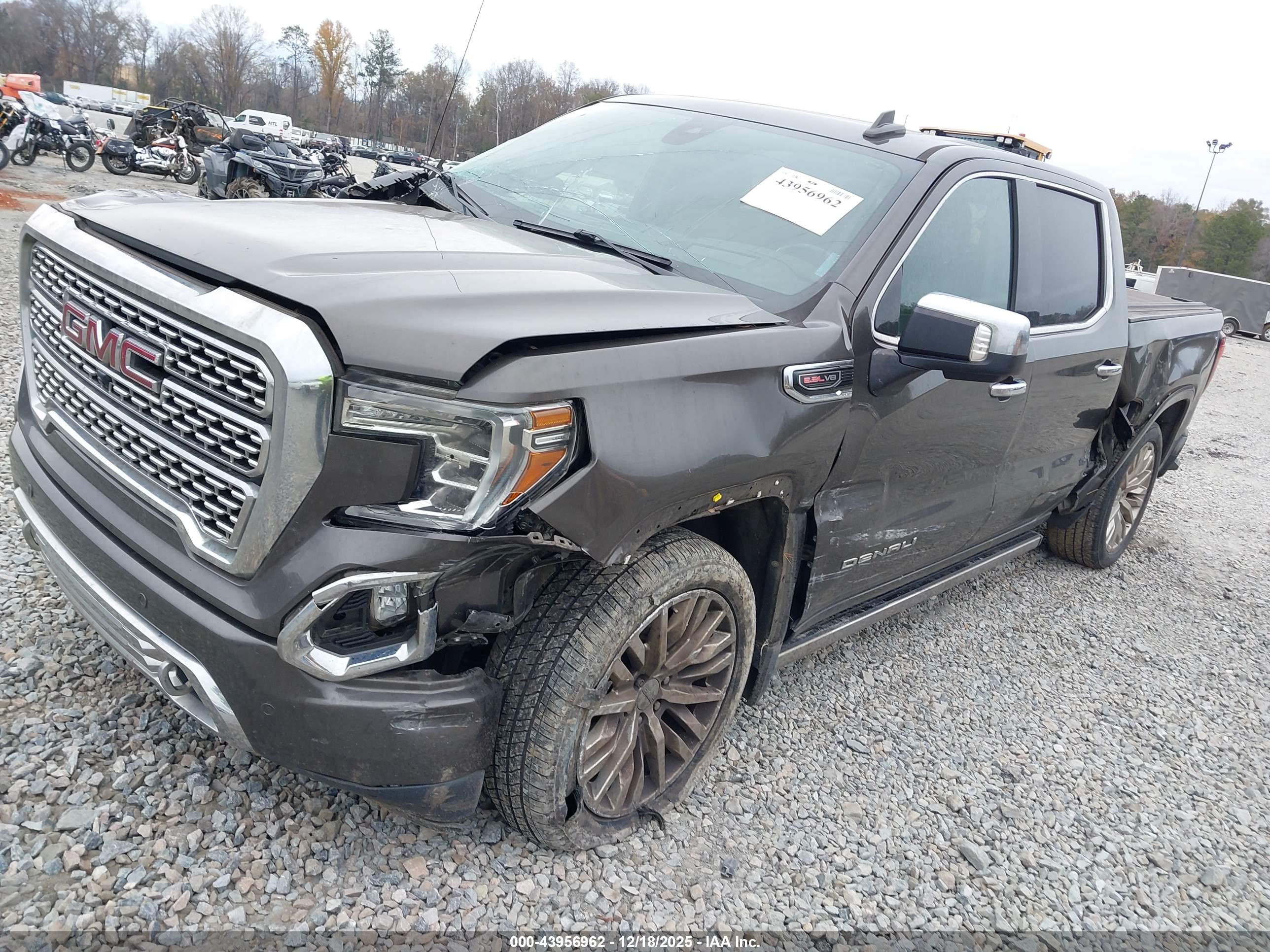 GMC SIERRA image 2