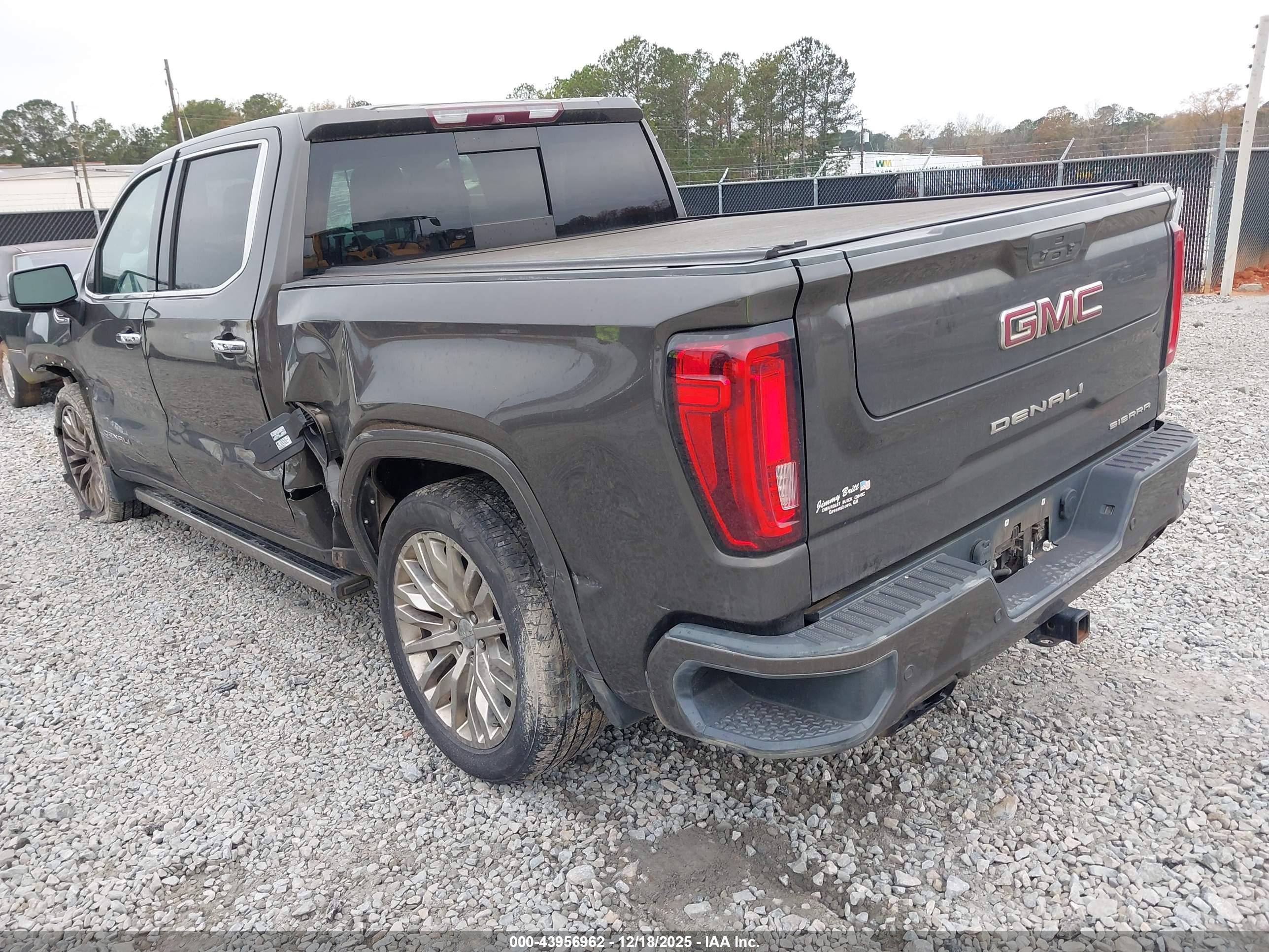 GMC SIERRA image 3